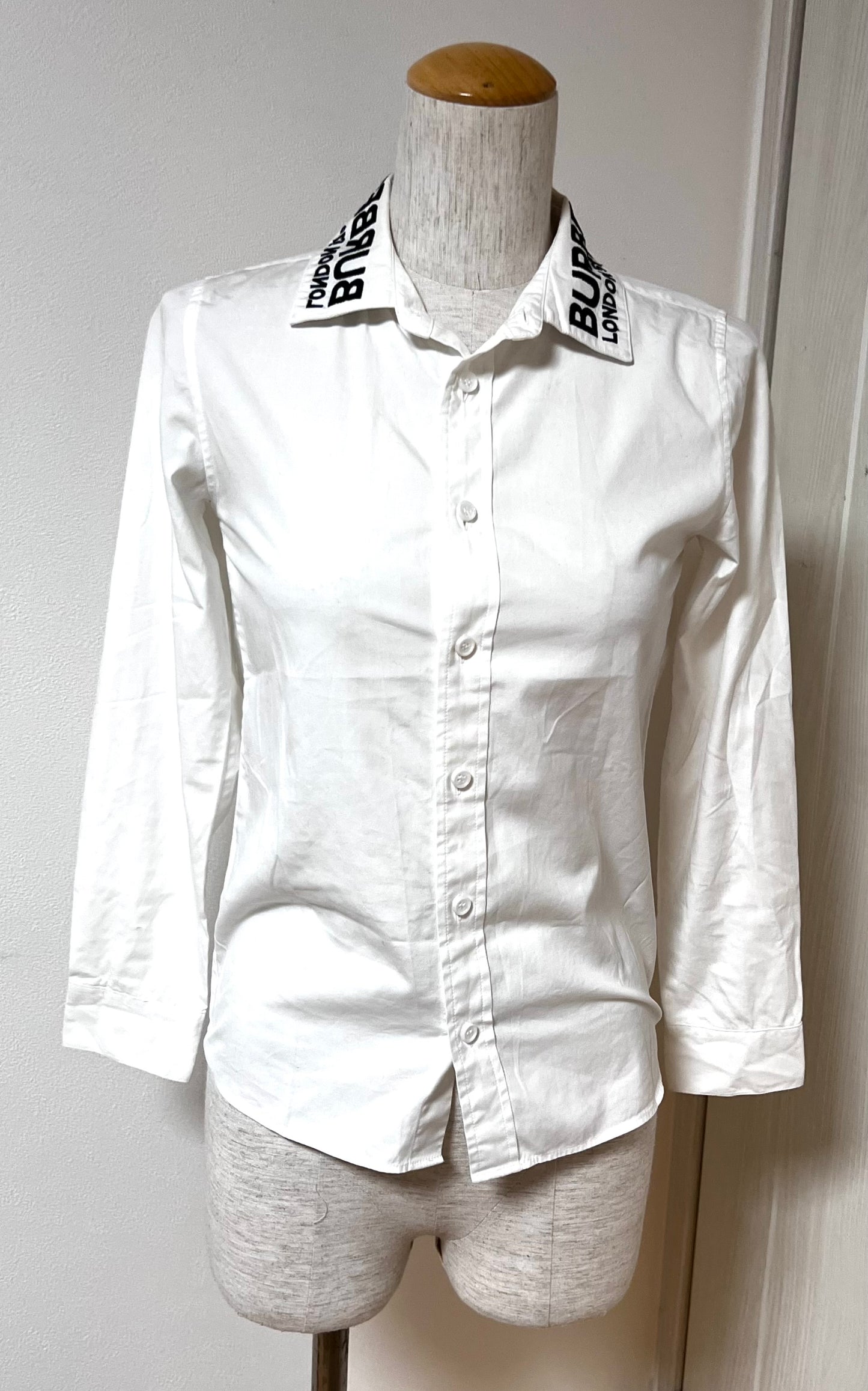 Burberry London White Button Down Polo Fof Kids Size 140cm  (🇵🇭P3,440)