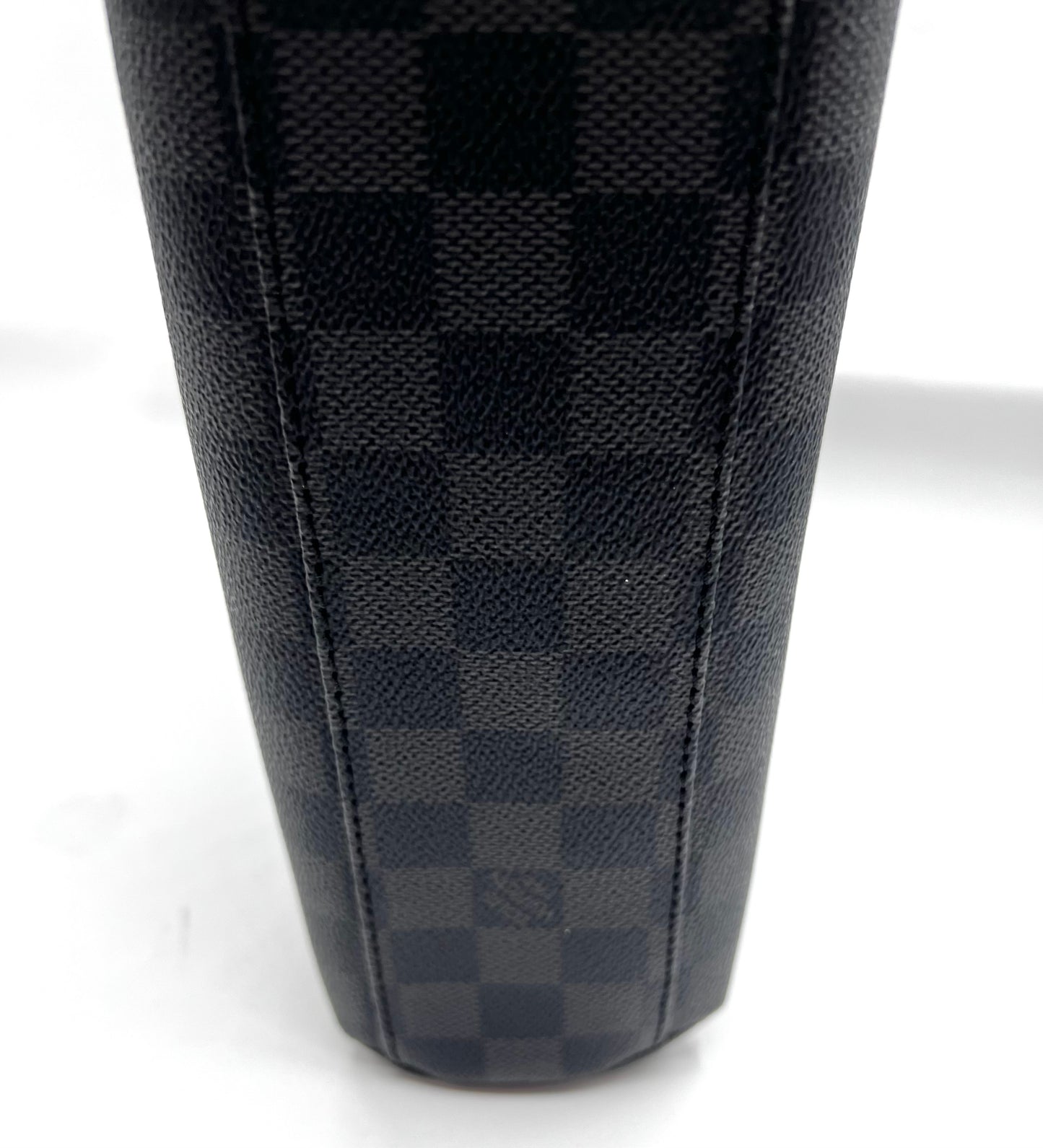 Louis Vuitton mick Graphite Mm Size Cross Body Bag       (🇵🇭P59,340)
