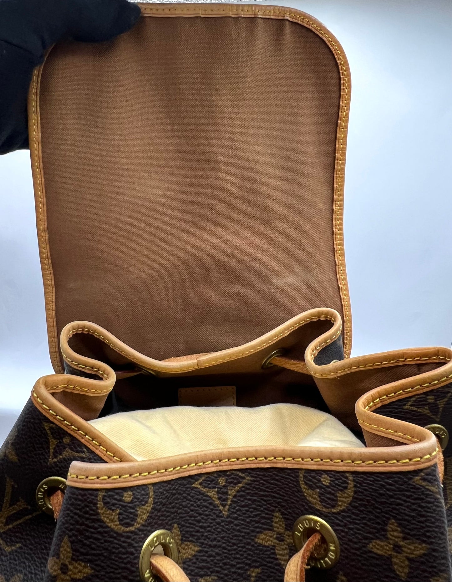Louis Vuitton Monogram Bosphore Back Pack               (🇵🇭P77,400)