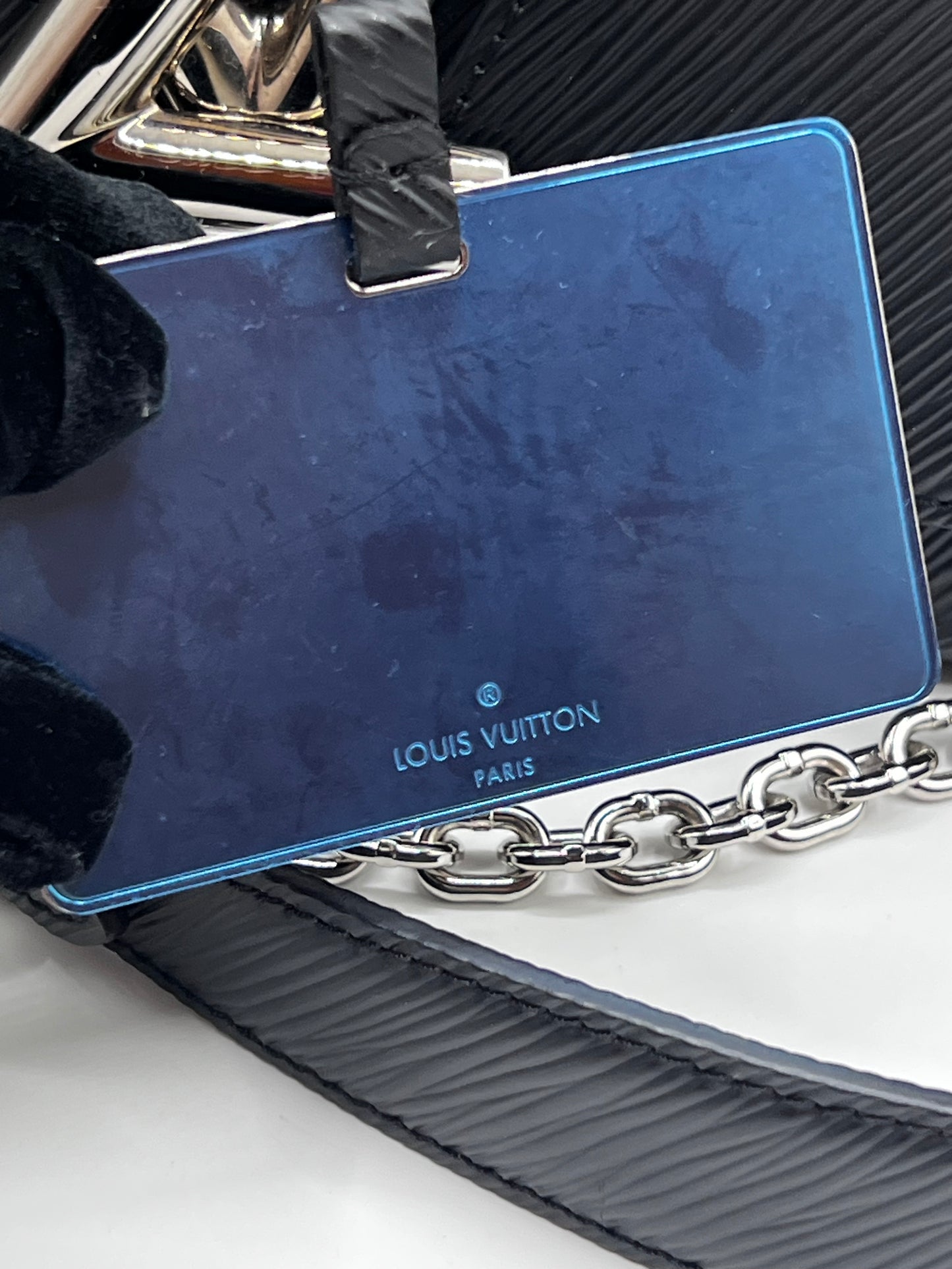 Louis Vuiiton Twist Black Epi MM Size Flap Chain Bag         (🇵🇭P103,200)