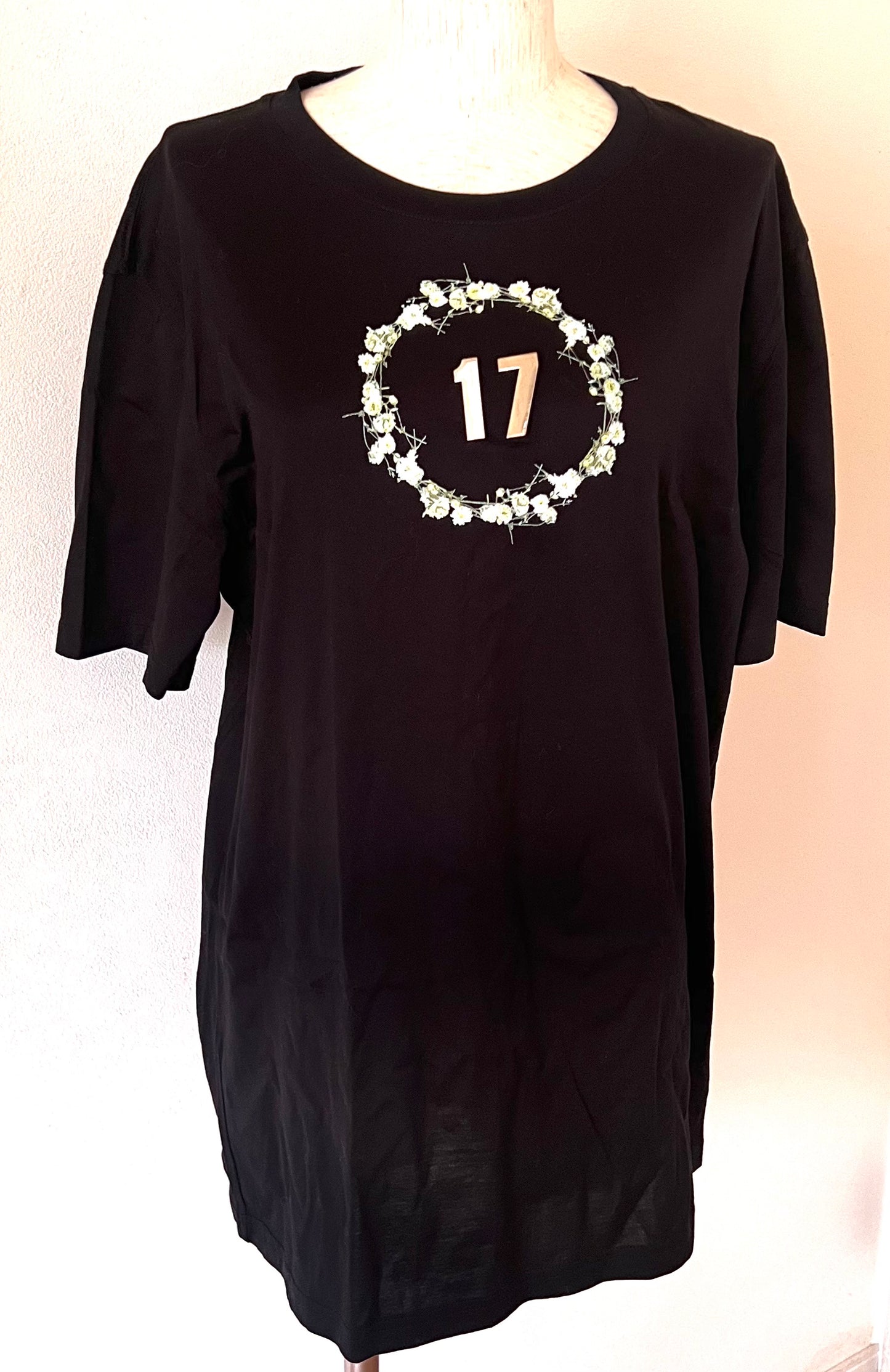 Givenchy Black Tshirt with floral wreath L size (🇵🇭P5,160)