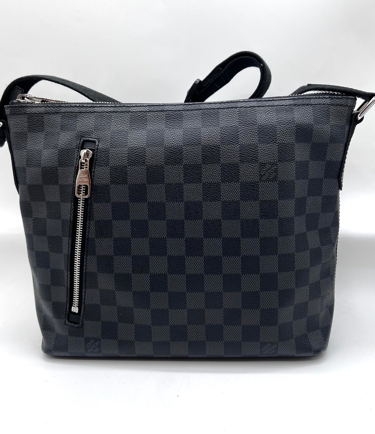 Louis Vuitton mick Graphite Mm Size Cross Body Bag       (🇵🇭P59,340)