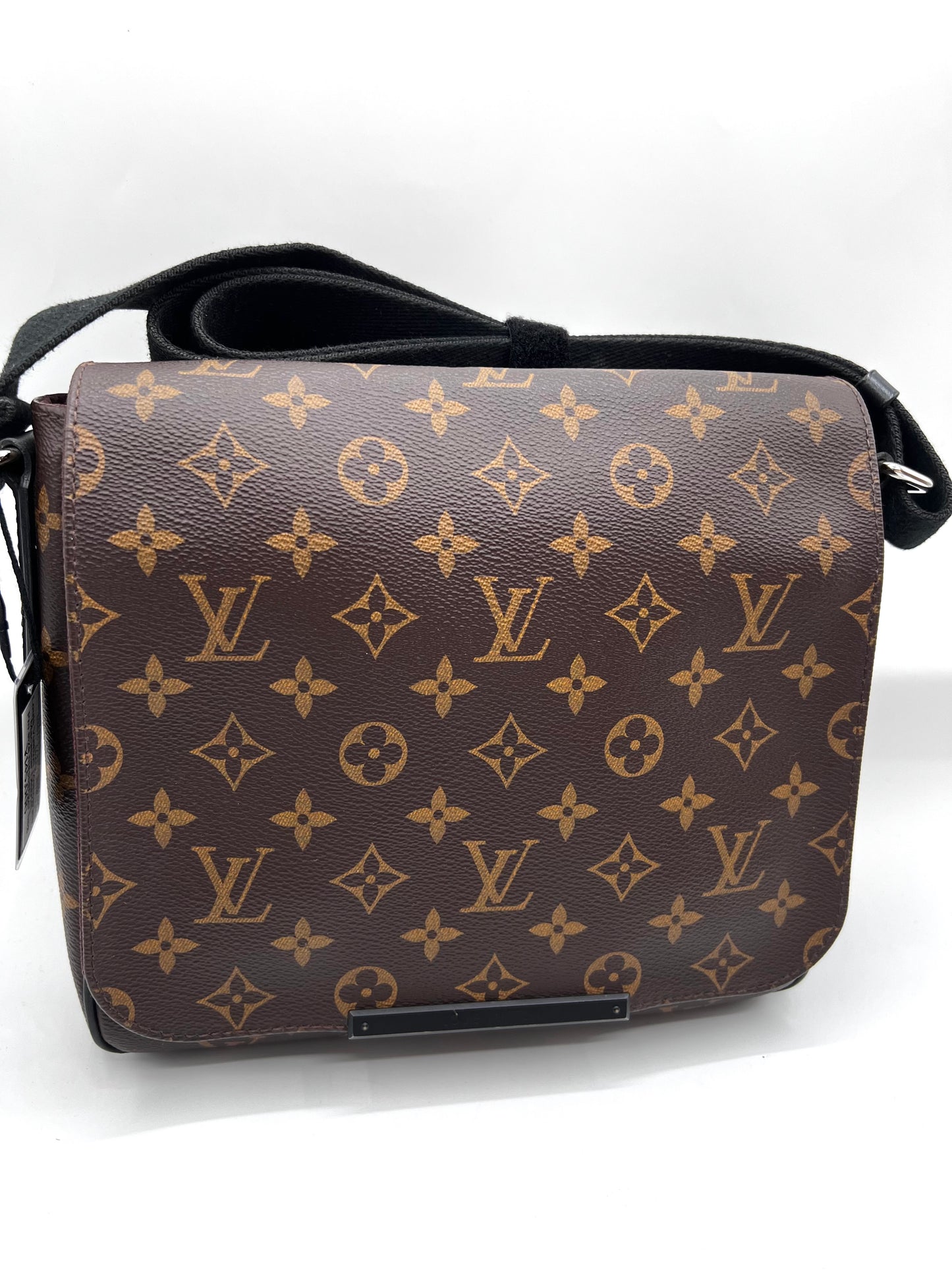Louis Vuitton Monogram Macassar District Pm size messenger bag  (🇵🇭P62,350)