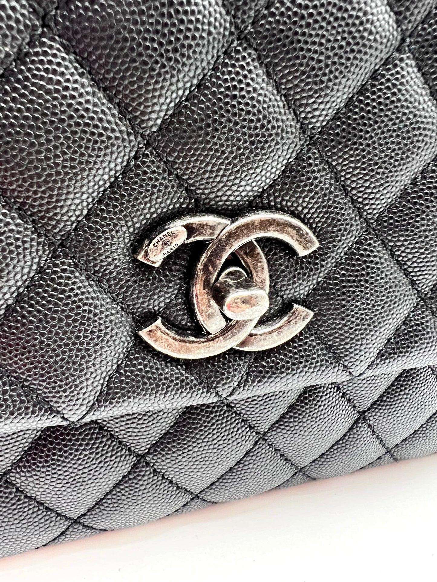 Chanel Caviar Coco python handle Matlase 2 way Bag series 23 mm size     (🇵🇭P361,200)