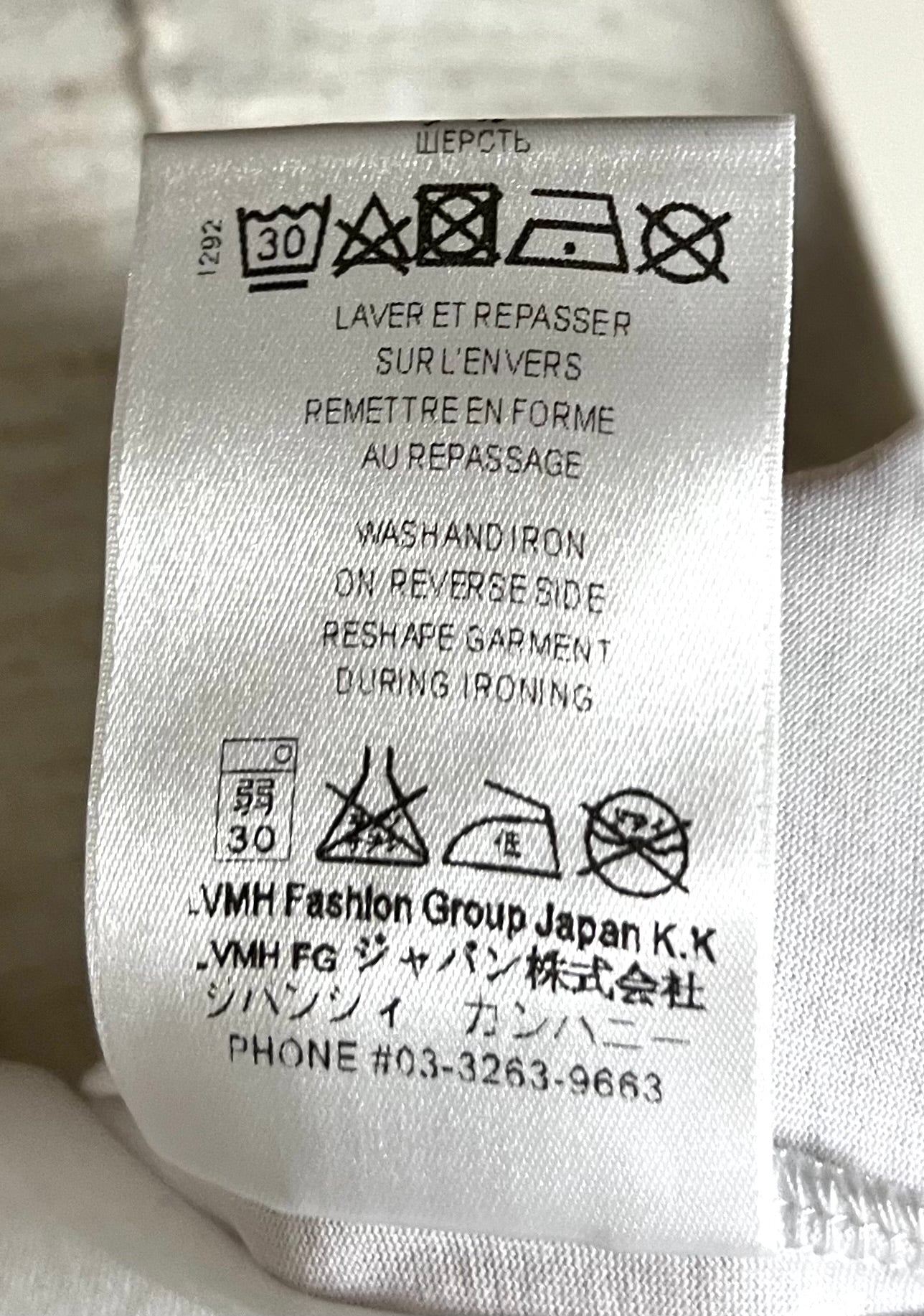 Givenchy White Tshirt with Star Motif M size Ladies (🇵🇭P6,880)