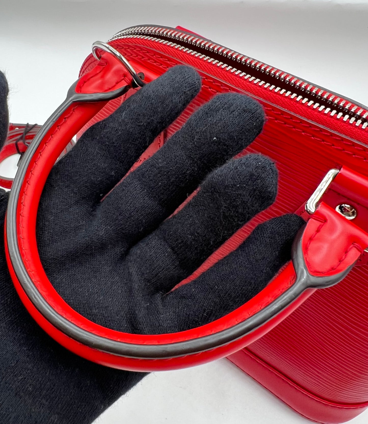 Louis Vuitton Red Epi Leather Alma bb 2 Way Bag                  (🇵🇭P64,500)