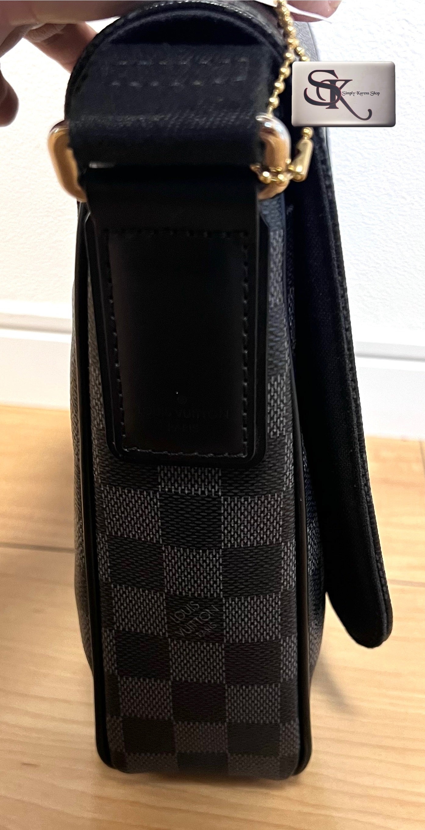 Lv Graphite District Pm size messenger bag (🇵🇭P68,800)