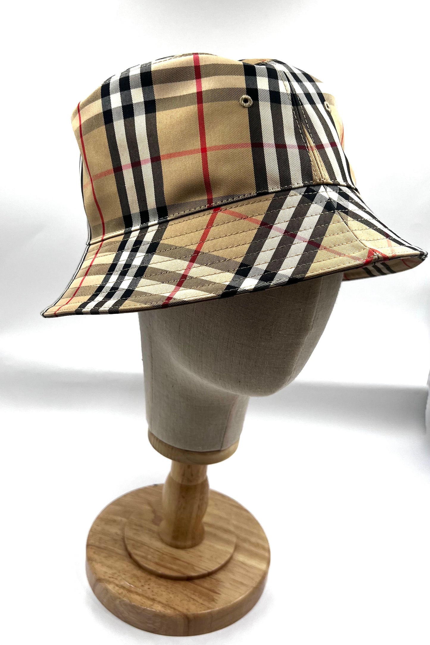 Burberry Plaid Bucket Hat XL size (🇵🇭P18,060)