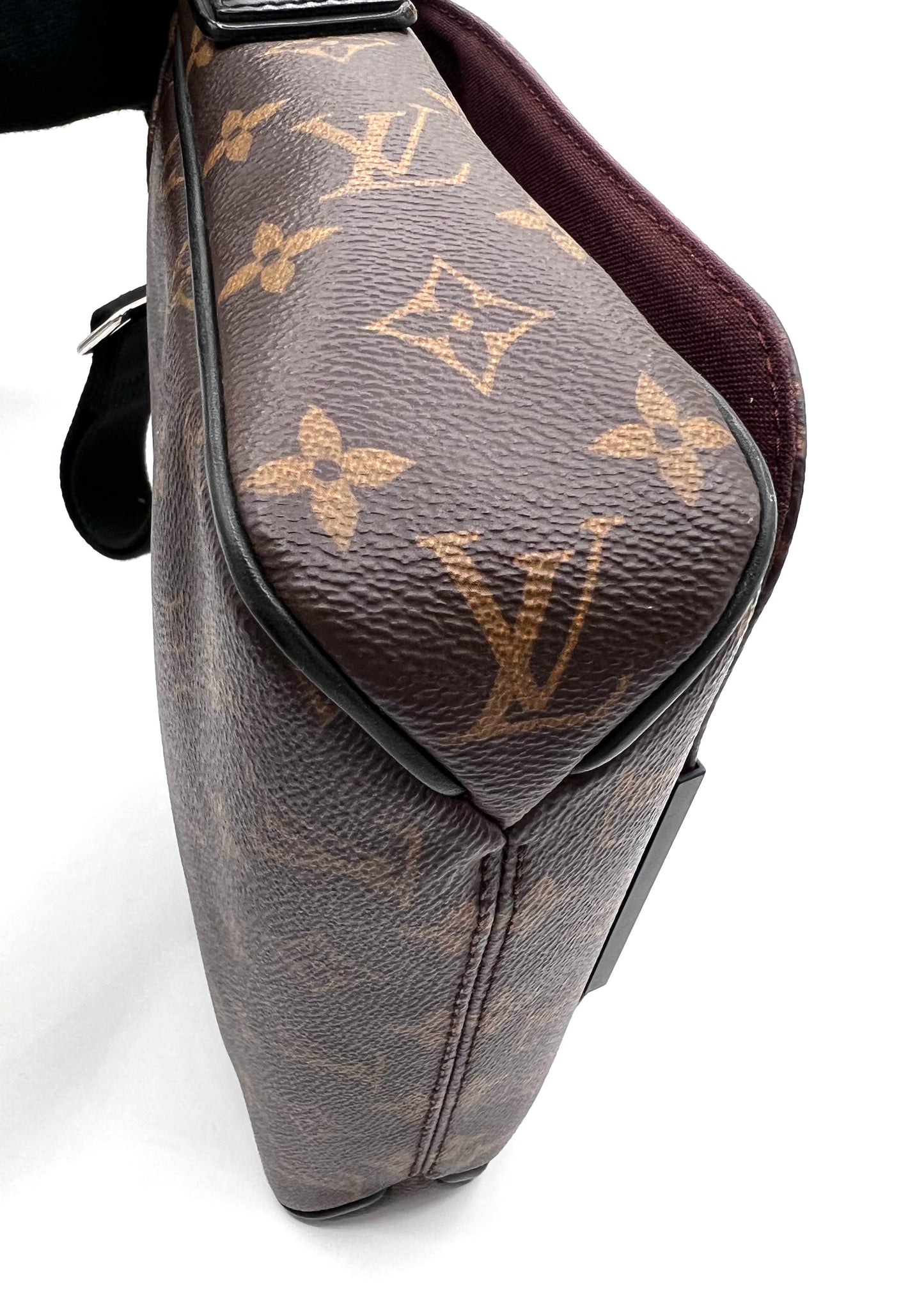 Louis Vuitton Monogram Macassar District Pm size messenger bag  (🇵🇭P62,350)
