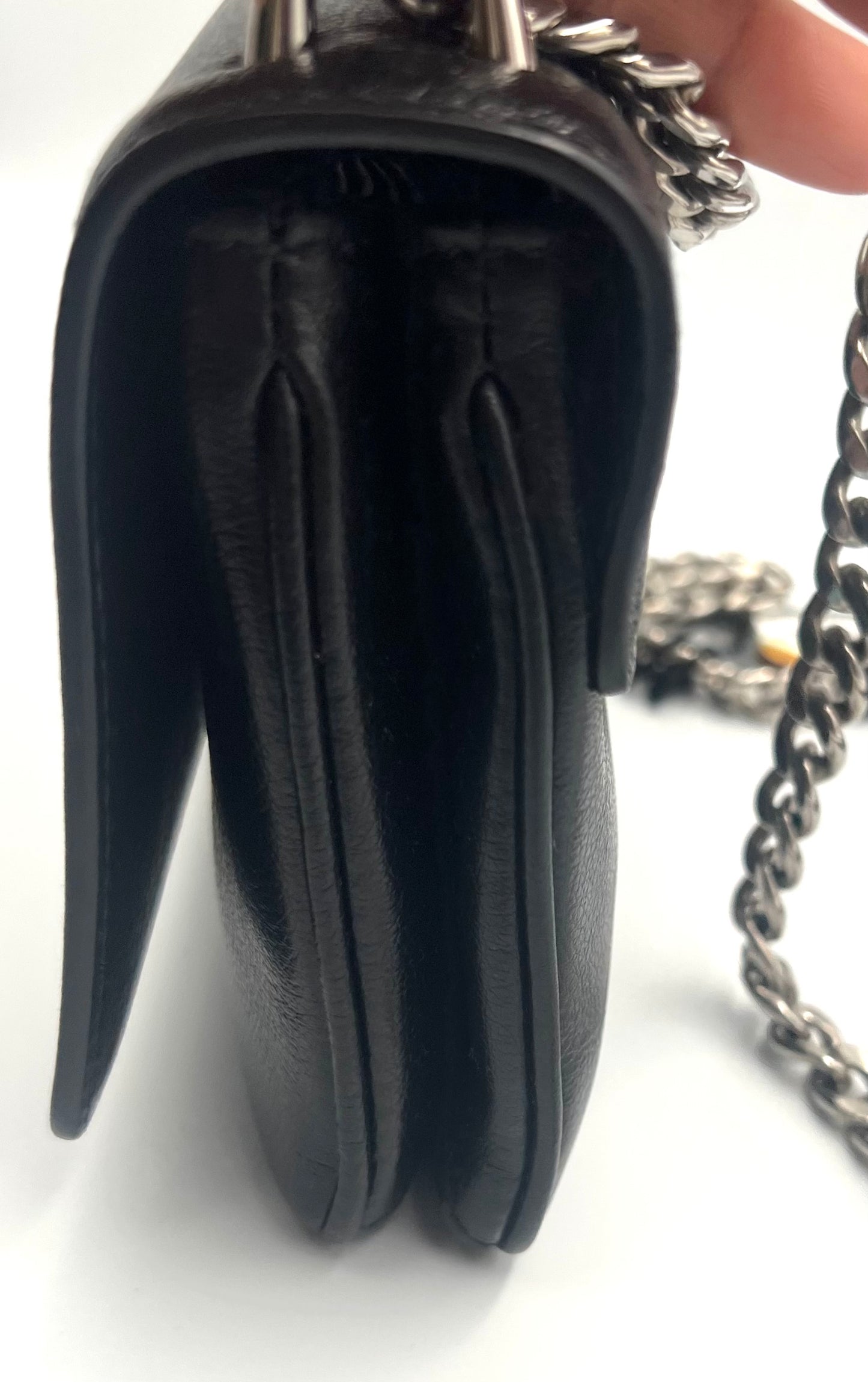 Prada Vitello phenix Flap Black Chain Cross Body Bag             (🇵🇭P59,340)