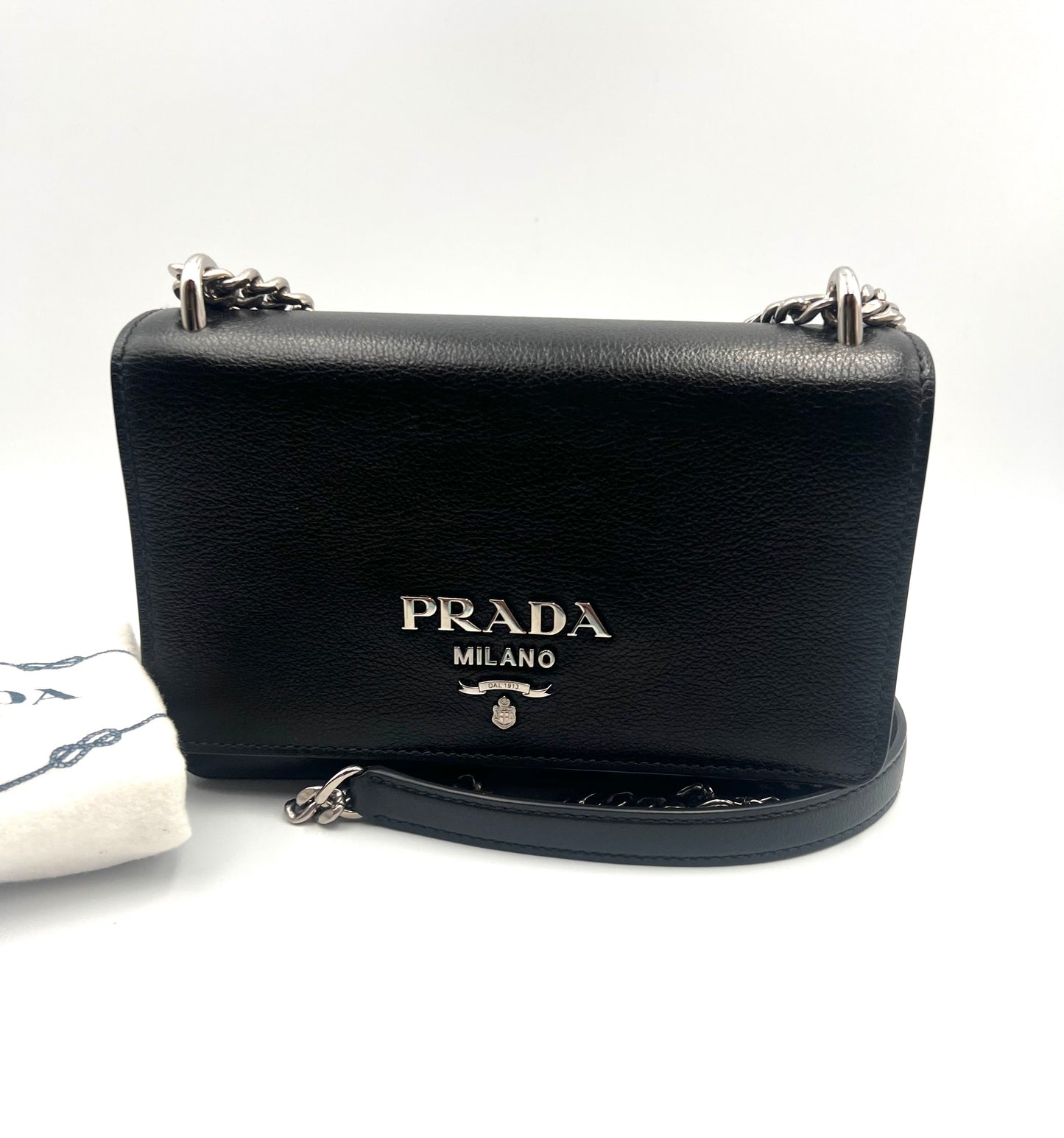 Prada Vitello phenix Flap Black Chain Cross Body Bag             (🇵🇭P59,340)
