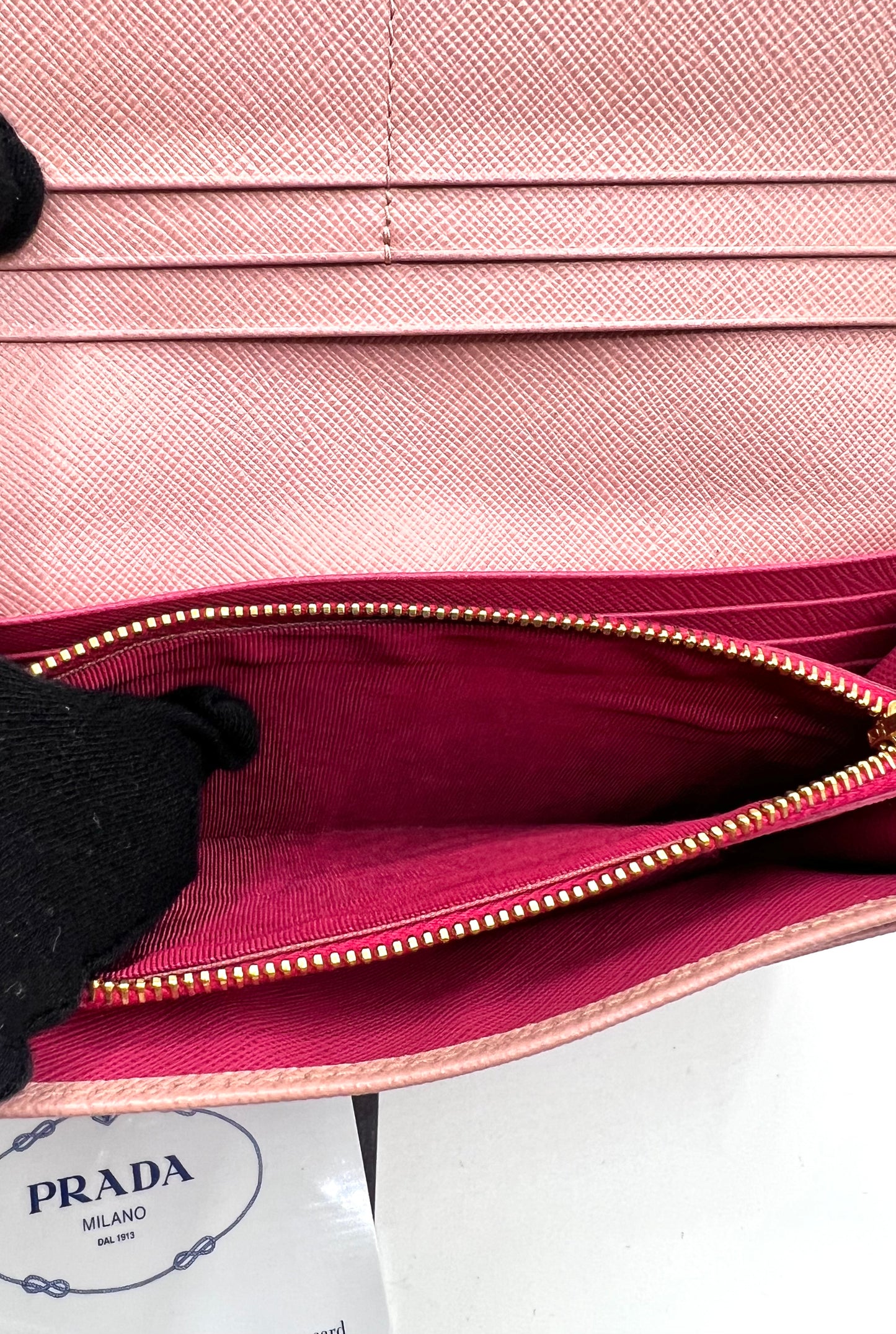 Prada Saffiano Flap Long wallet w/ Detachable Card Case       (🇵🇭P16,340)