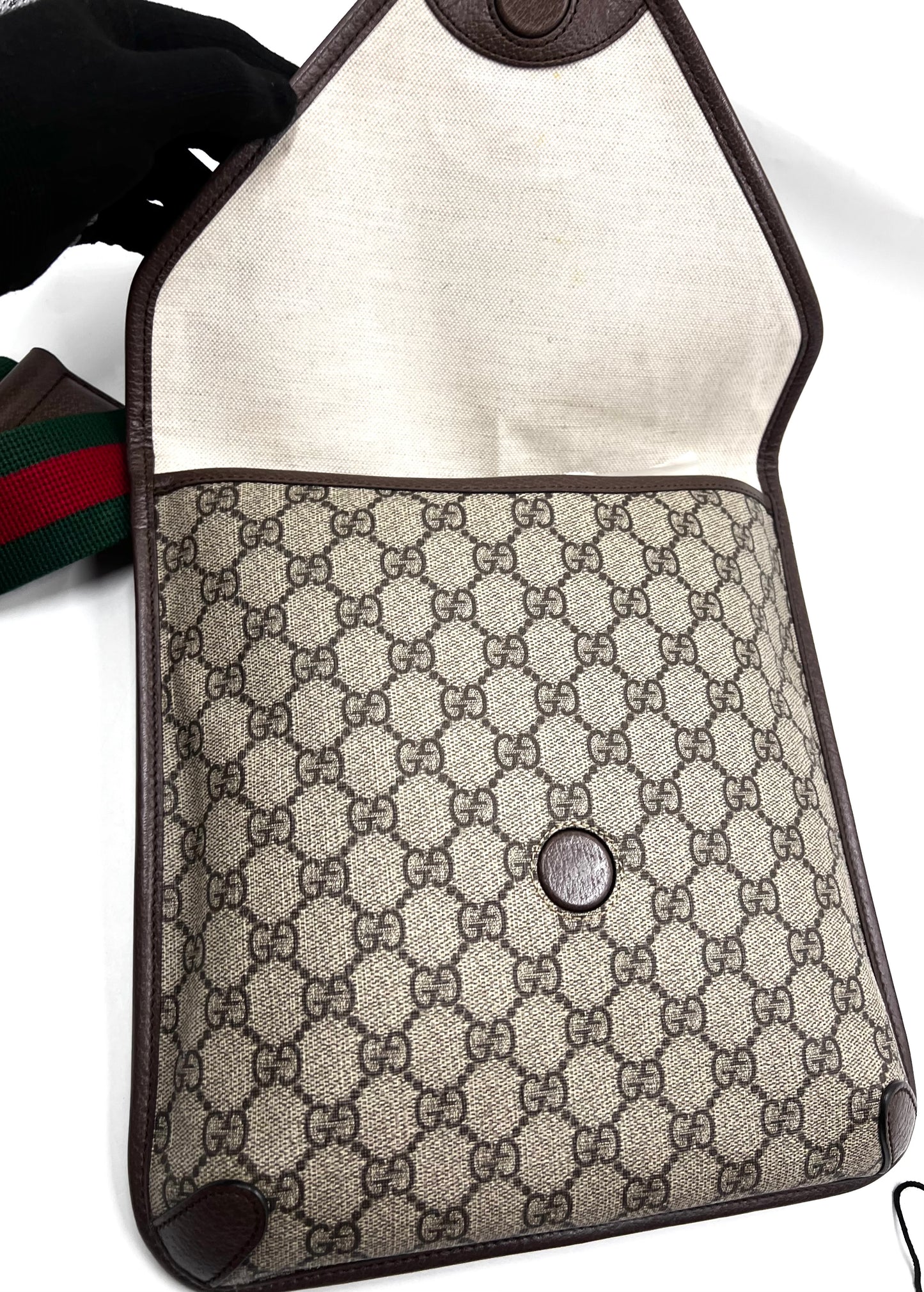 Gucci Supreme Tiger Motif Crossbody Bag (🇵🇭P55,040)