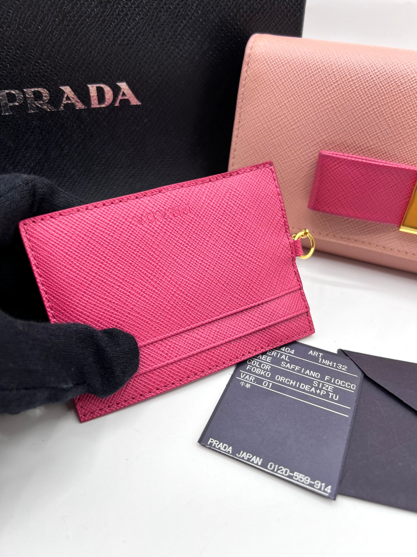 Prada Saffiano Flap Long wallet w/ Detachable Card Case       (🇵🇭P16,340)