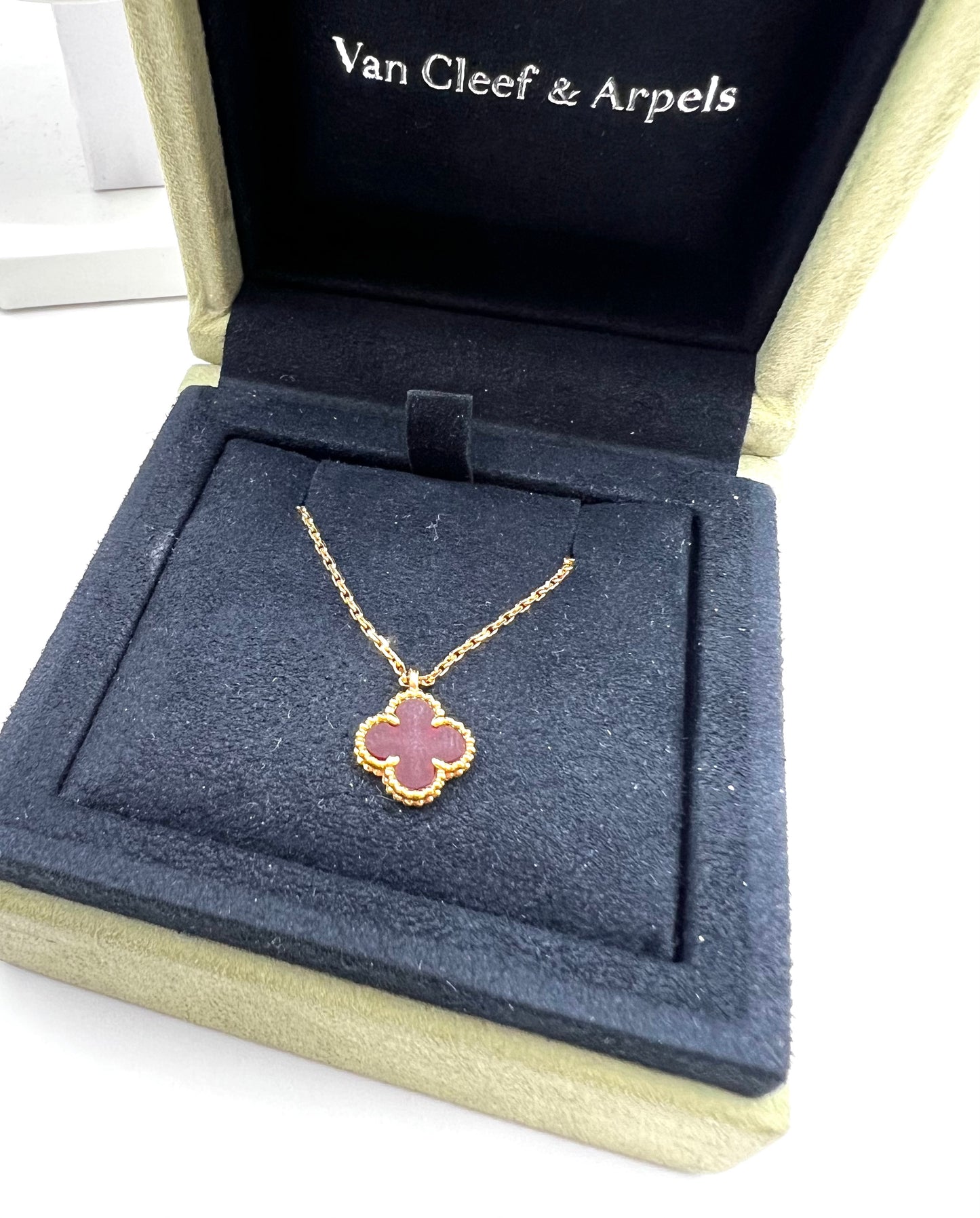 Van Cleef & Arpels Sweet Alhambra Carnelian Necklace 18K YG 2.8g 31~41cm            (🇵🇭P145,340)