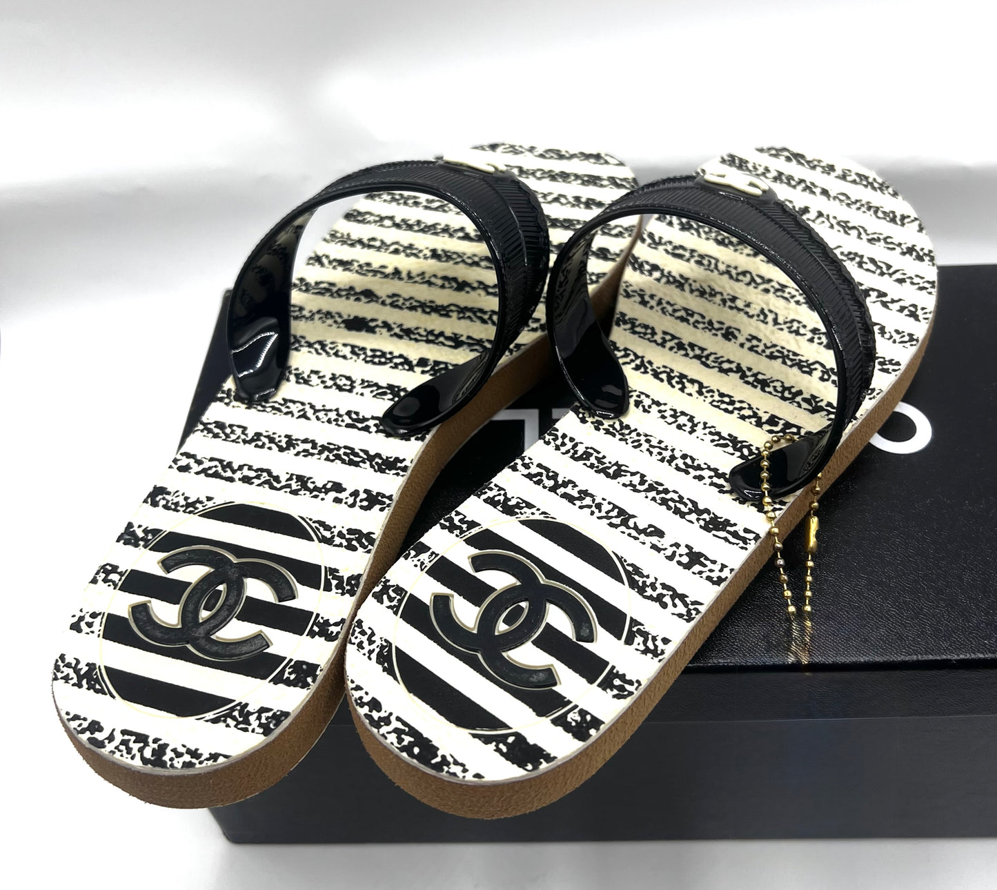 Chanel Flip Flop Sandals Size 36  (🇵🇭P21,070)