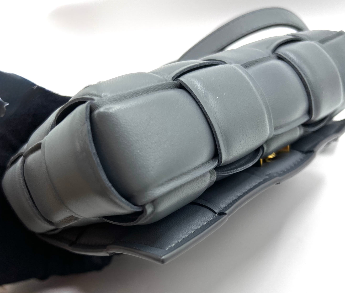 Bottega Venetta Gray Small Padded Cassette Crossbody Bag  (🇵🇭P63,640)