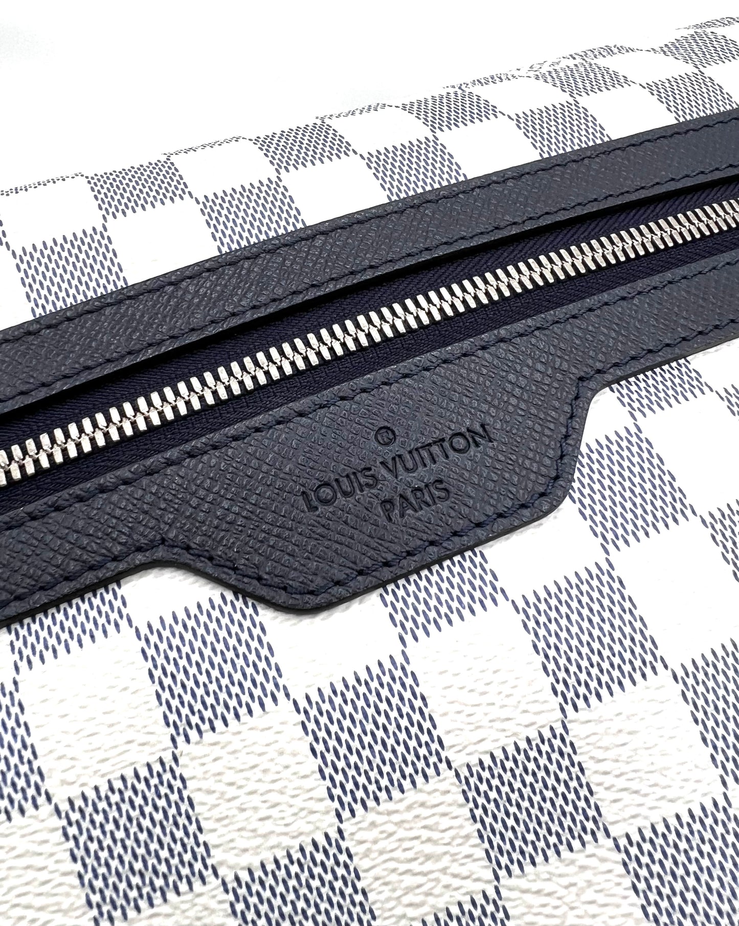 Louis Vuitton Azur Match Point Messenger Crossbody Bag     (🇵🇭P59,340)