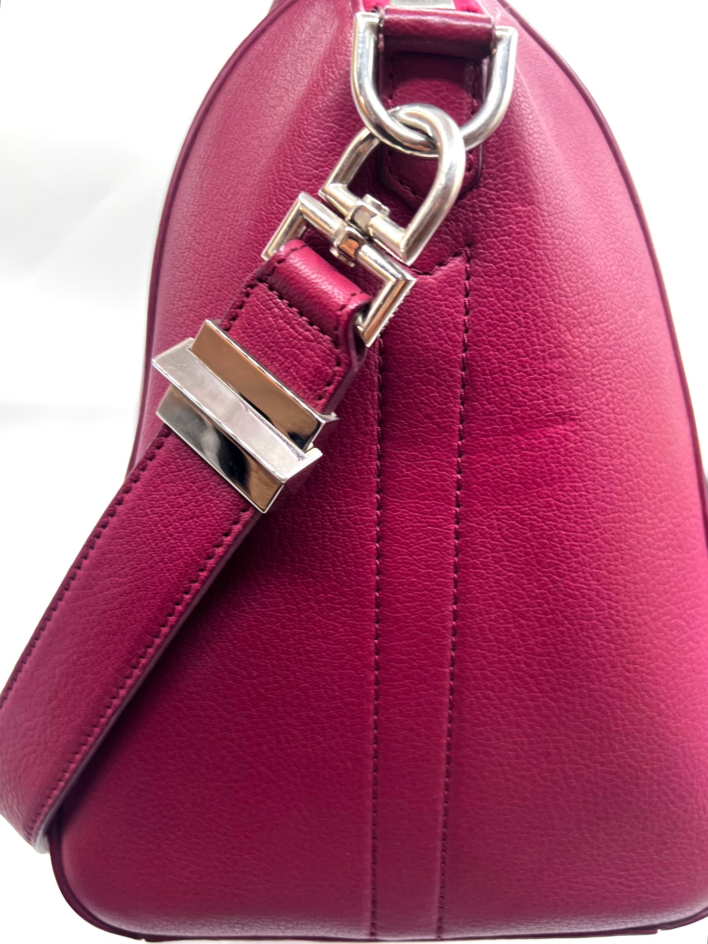 Givenchy Antigona Mm size Goat skin 2 way Bag                (P🇵🇭38,270)
