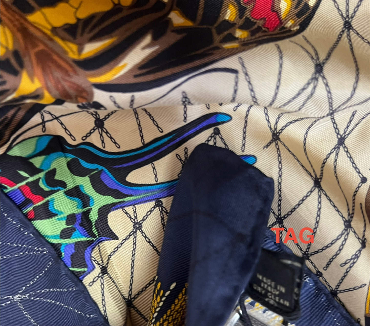 Bottega Venetta Butterfly Motif Silk Scarf   (🇵🇭P7,310)