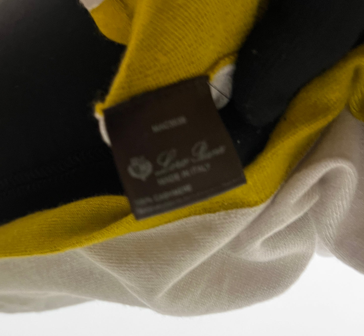 Loro Piana  ladies Cardigan Size 44 /M  (🇵🇭P10,320)