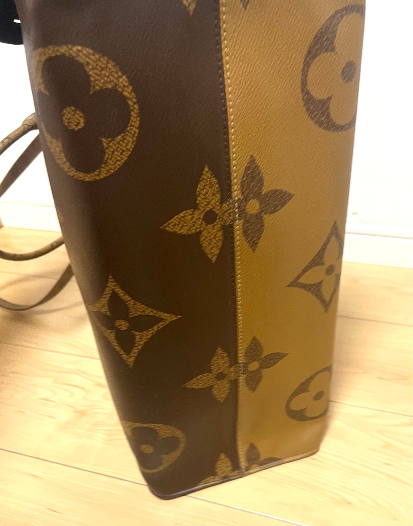 Louis Vuitton On the Go Reverse Tote Bag Gm Size      (🇵🇭P103,200)