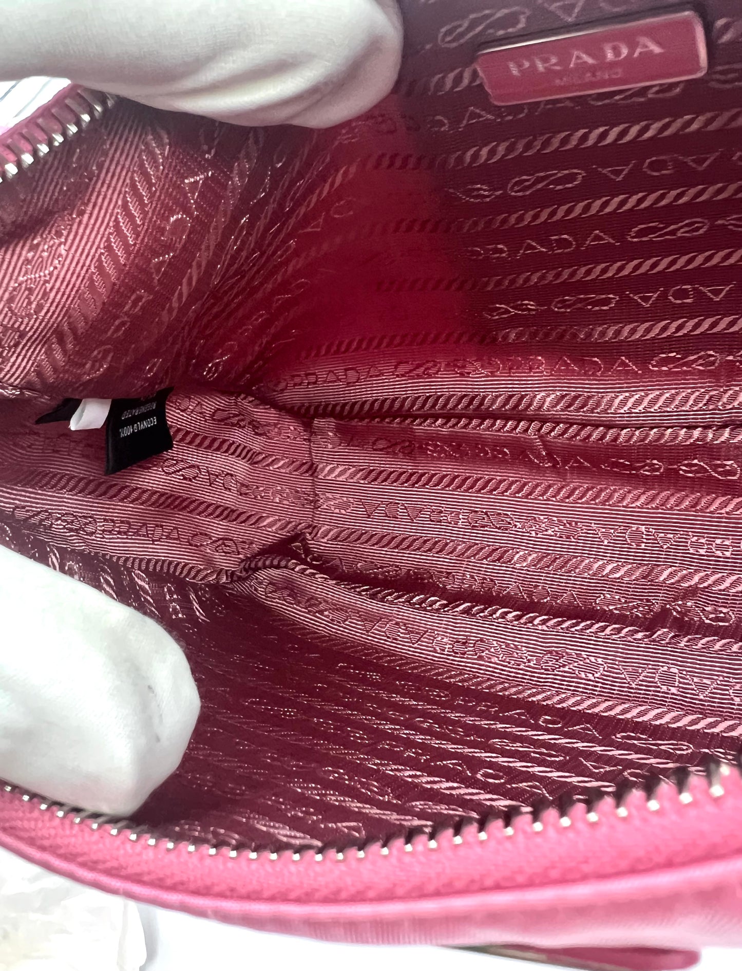 Prada Tessuto Nylon Sakura Pink Re-Edition 2005 Crossbody Bag (🇵🇭P72,240)