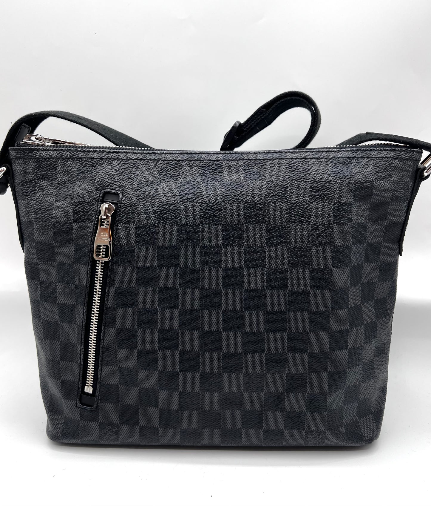 Louis Vuitton mick Graphite Mm Size Cross Body Bag       (🇵🇭P59,340)