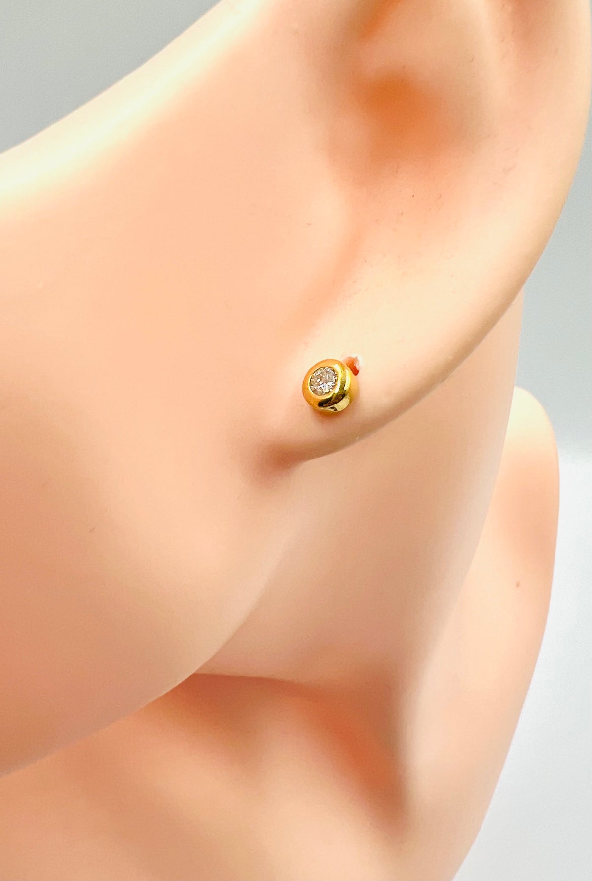K18 Jp Gold Stud earings D-0.30ct 1.1grms w/ cert