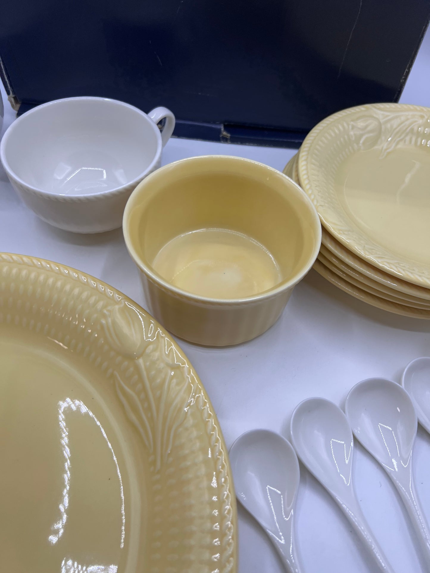 Givenchy Set 5 Cup, 5 Saucer, 5 Spoon, 1 Big Plate, 1 Small bowl   (🇵🇭P5,160)