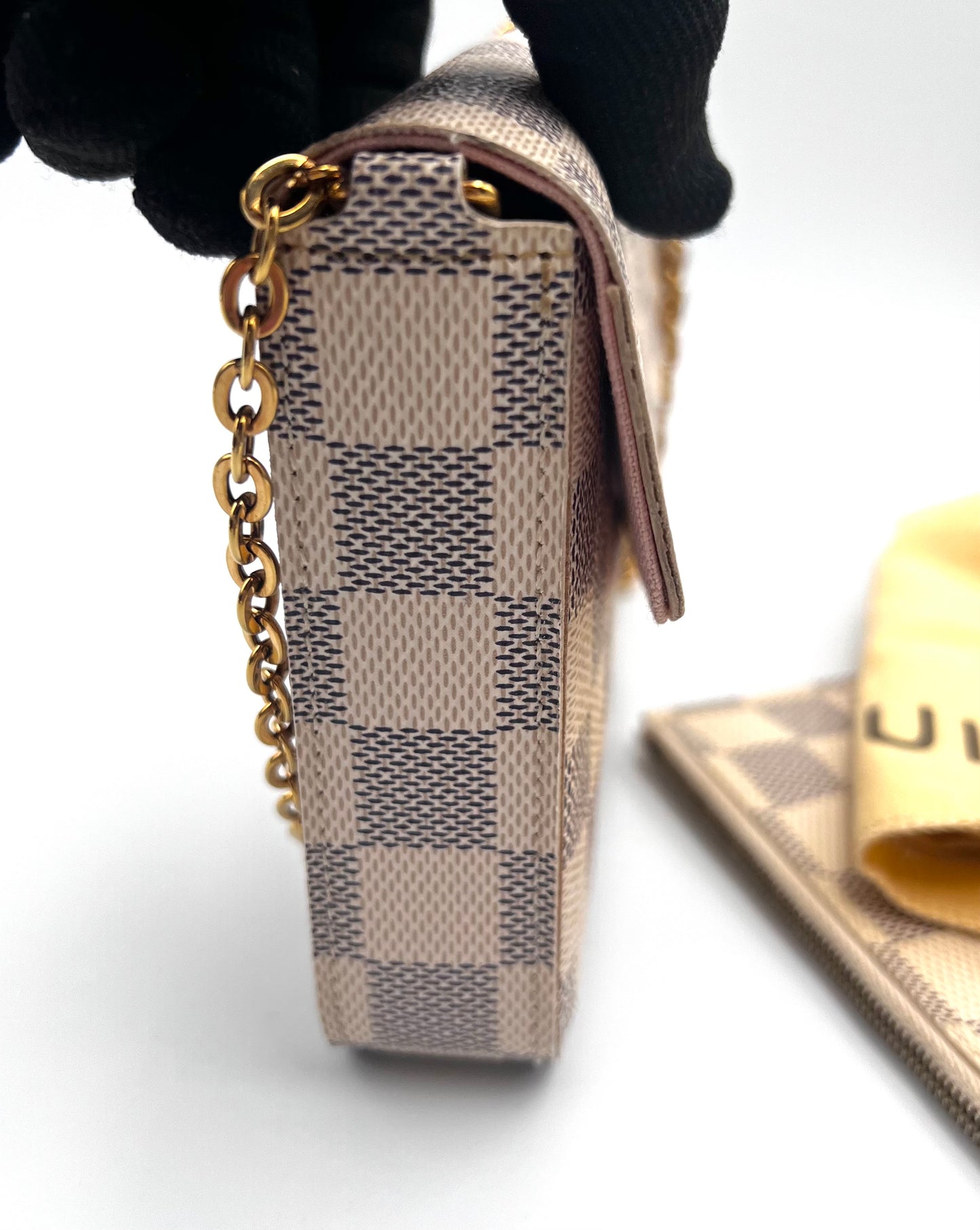 Louis Vuitton Felicie Azur Pochette wallet on chain         (🇵🇭P63,640)