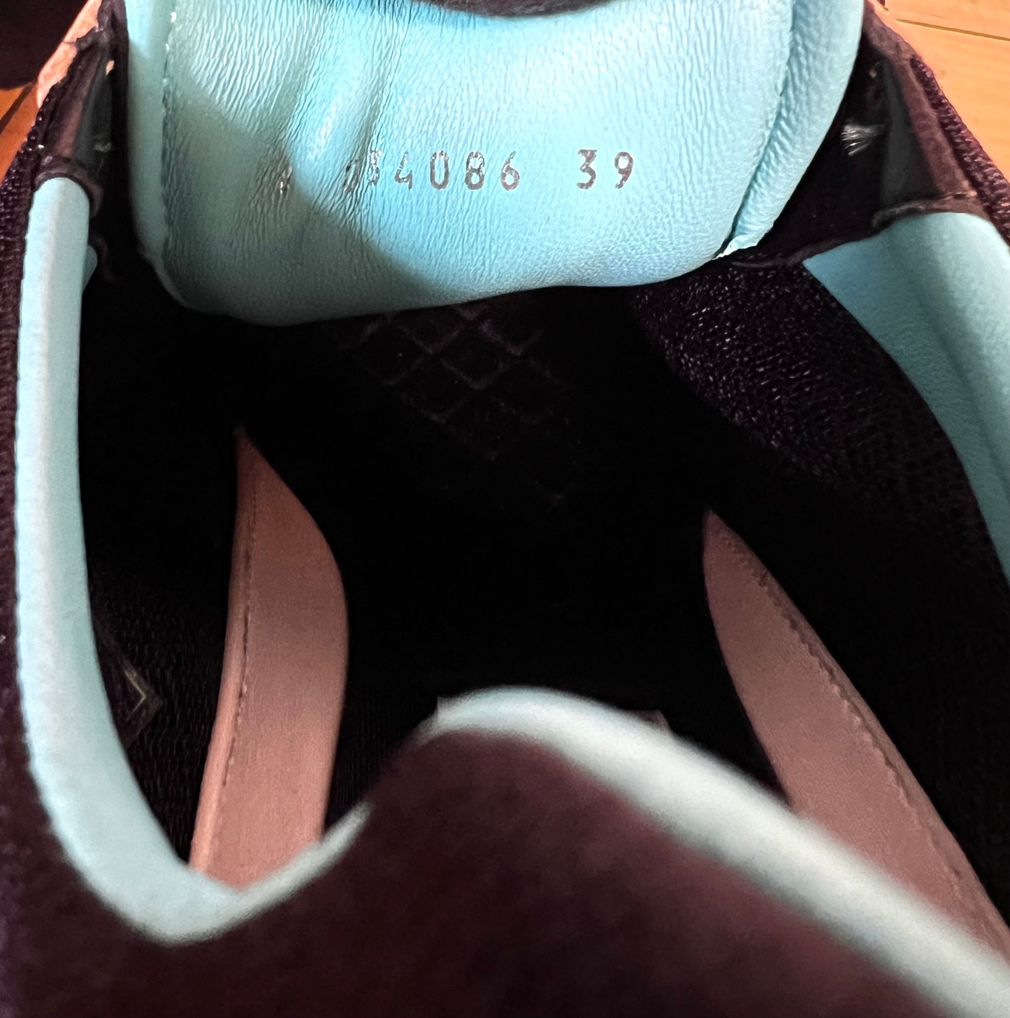 Chanel Low Top Cc Logo Black/Gold Sneakers Size39Eu /24CM (🇵🇭P18,920)