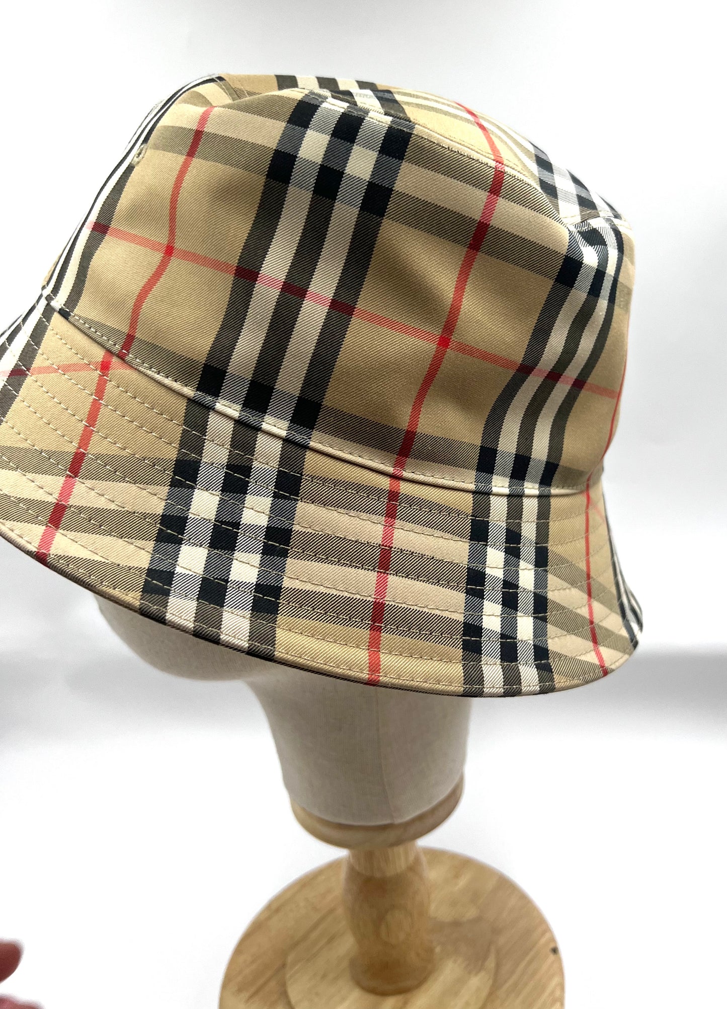 Burberry Plaid Bucket Hat XL size (🇵🇭P18,060)