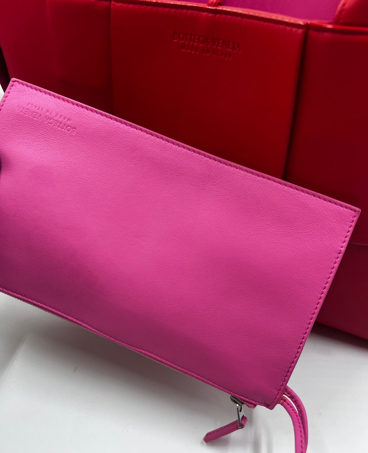 Bottega Veneta Arco Intercciato Leather Tote Bag with Pouch MM size                (🇵🇭P76,550)