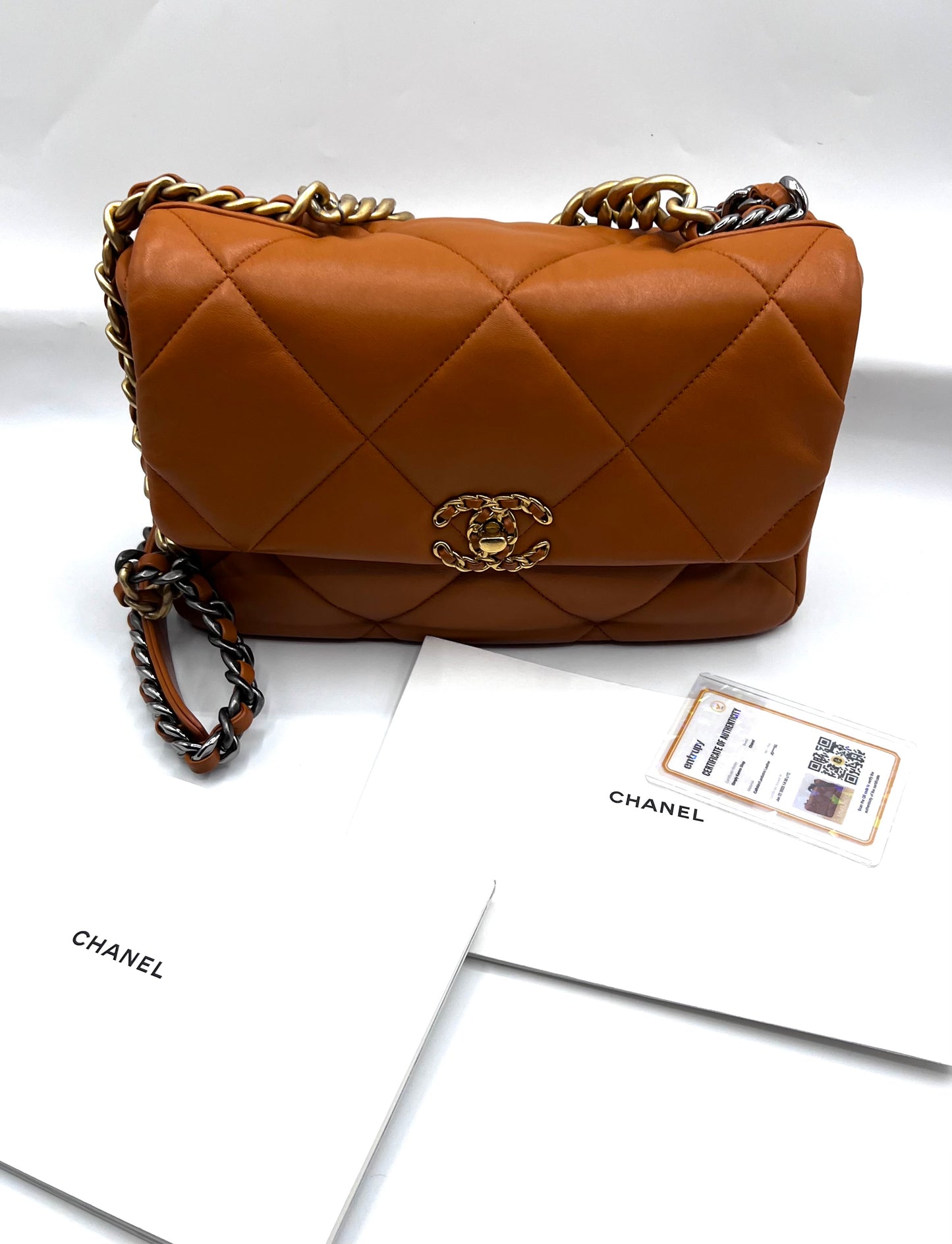 Chanel 19 Lambskin Camel Tone Mm Size IC chip 2 way Crossbody bag (🇵🇭P344,000)