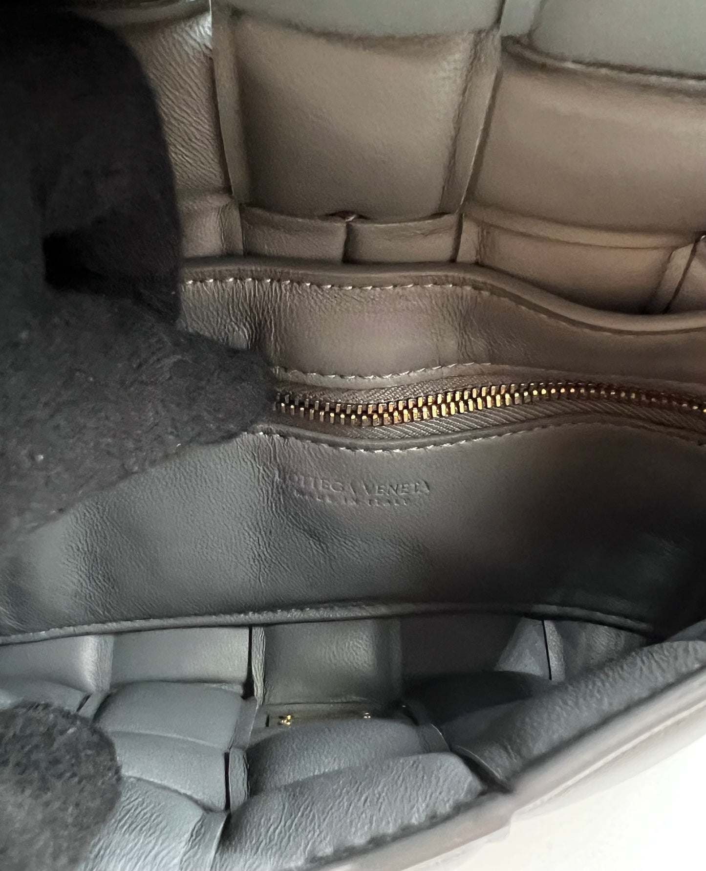 Bottega Venetta Gray Small Padded Cassette Crossbody Bag  (🇵🇭P63,640)