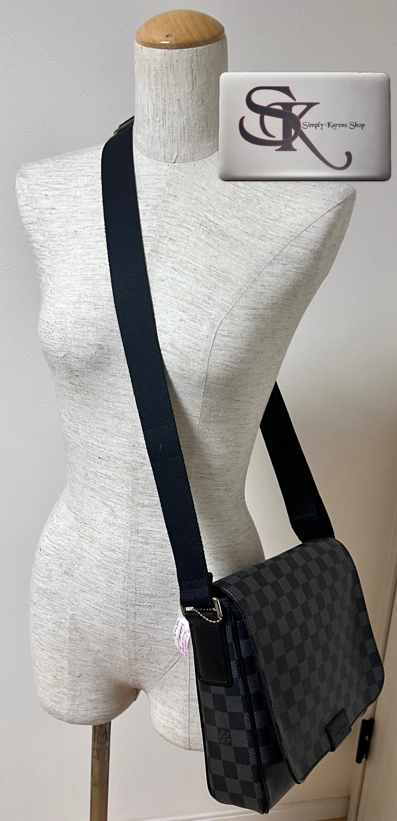 Lv Graphite District Pm size messenger bag   (🇵🇭P68,800)