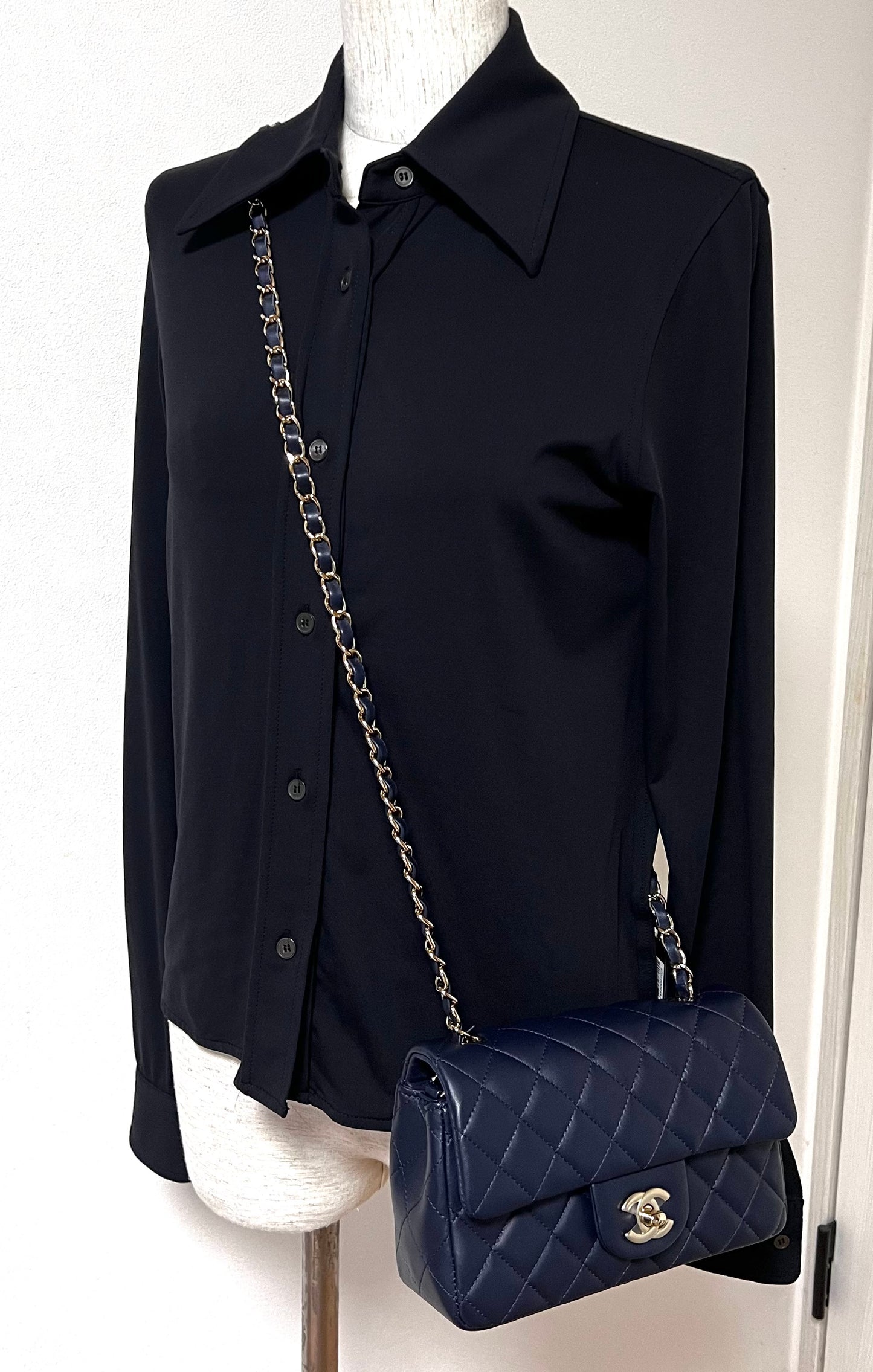 Chanel Classic Mini Flap Dark Blue Lambskin GHW 29Holo      (🇵🇭P257,140)