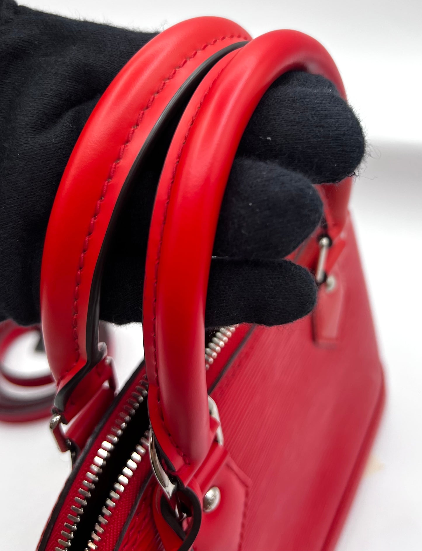 Louis Vuitton Red Epi Leather Alma bb 2 Way Bag                  (🇵🇭P64,500)