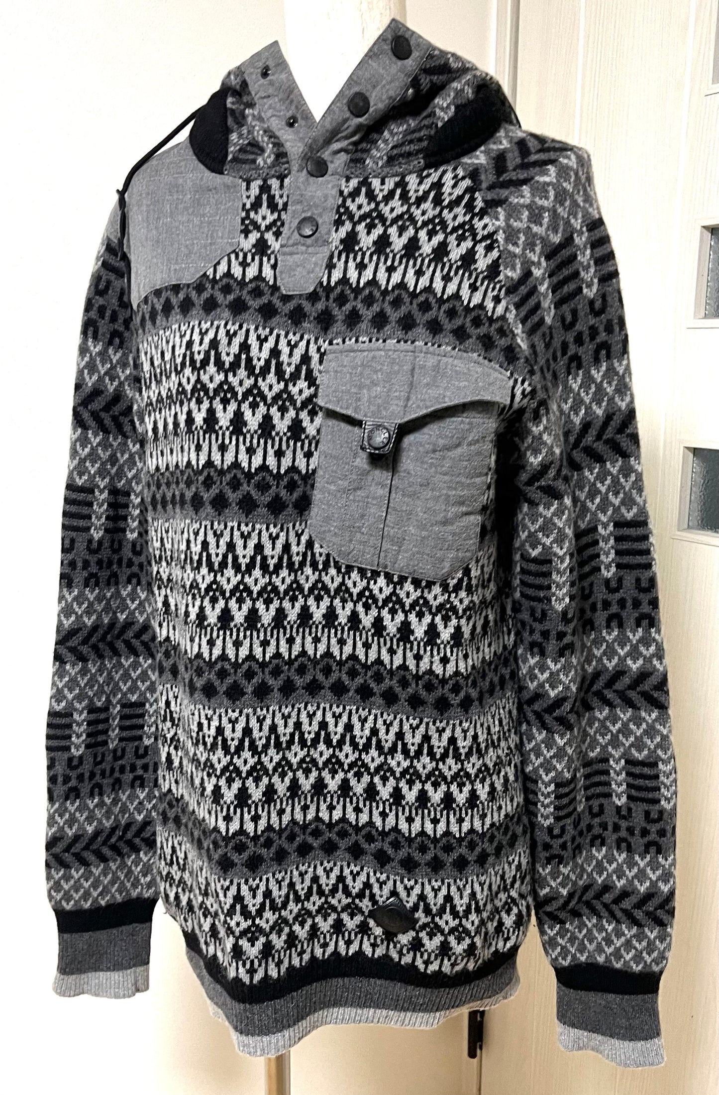 Moncler Knitted W/ Hood Sweater L size   (🇵🇭10,320)