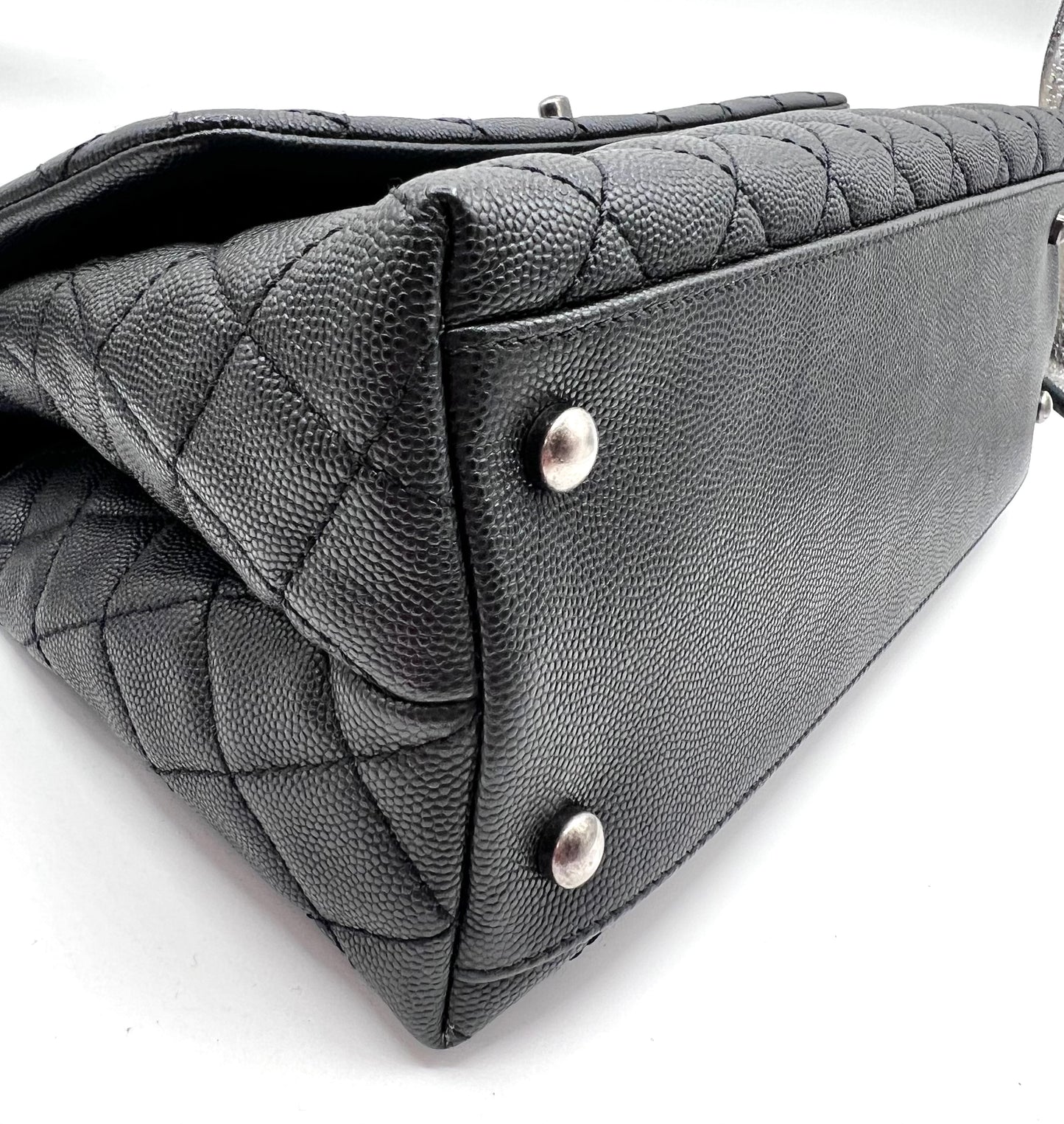Chanel Caviar Coco python handle Matlase 2 way Bag series 23 mm size     (🇵🇭P361,200)