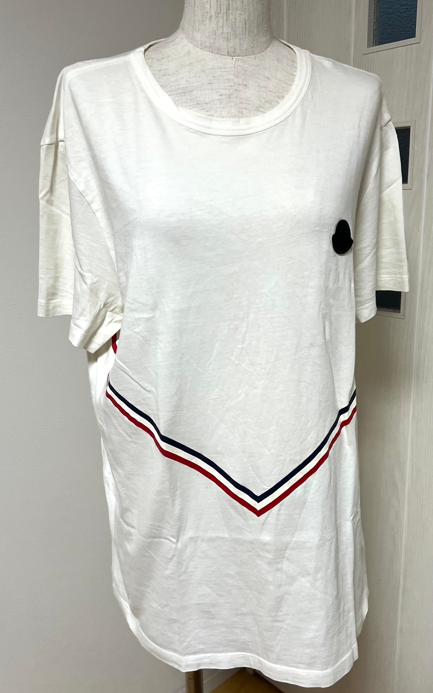 Moncler White Tshirt XL size (🇵🇭P8,170)