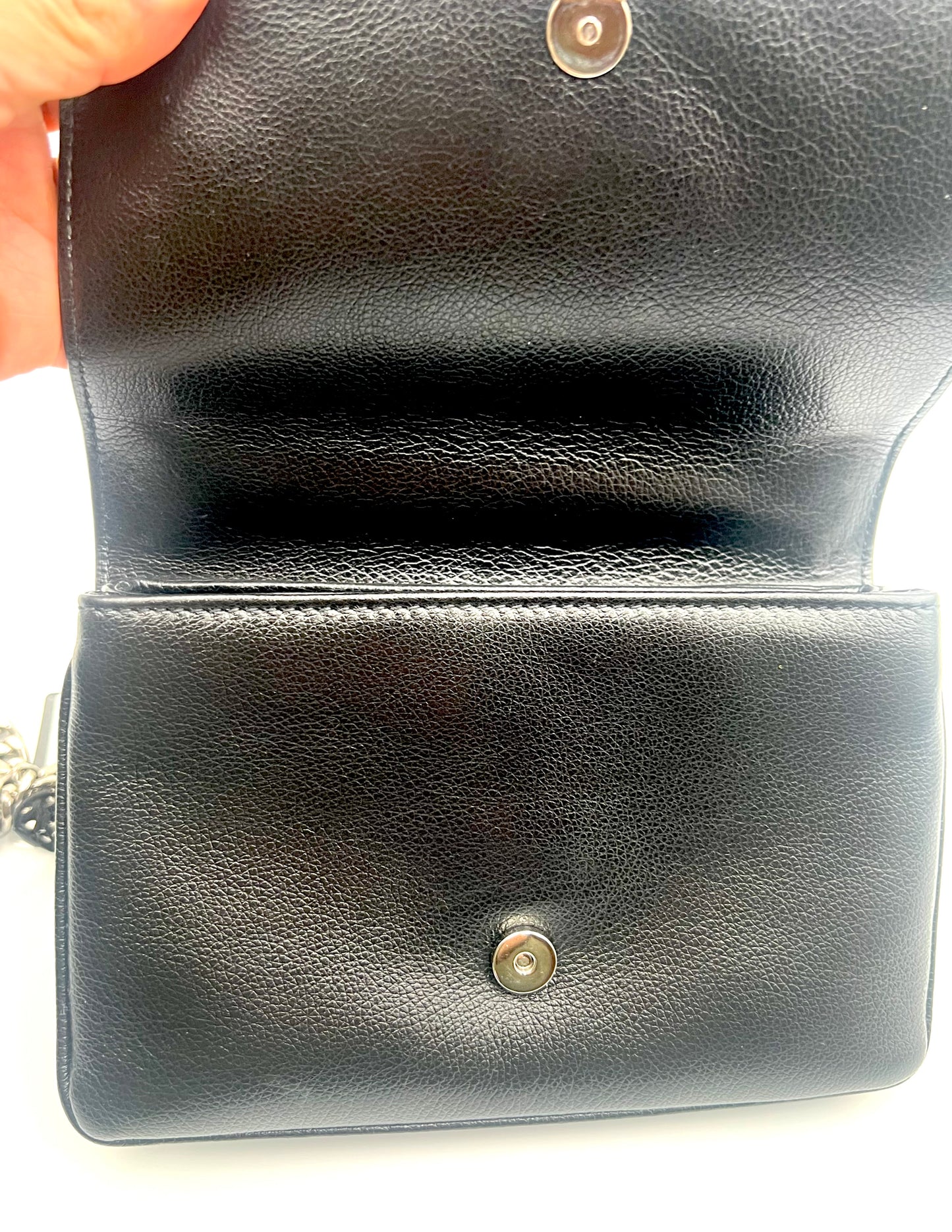 Prada Vitello phenix Flap Black Chain Cross Body Bag             (🇵🇭P59,340)