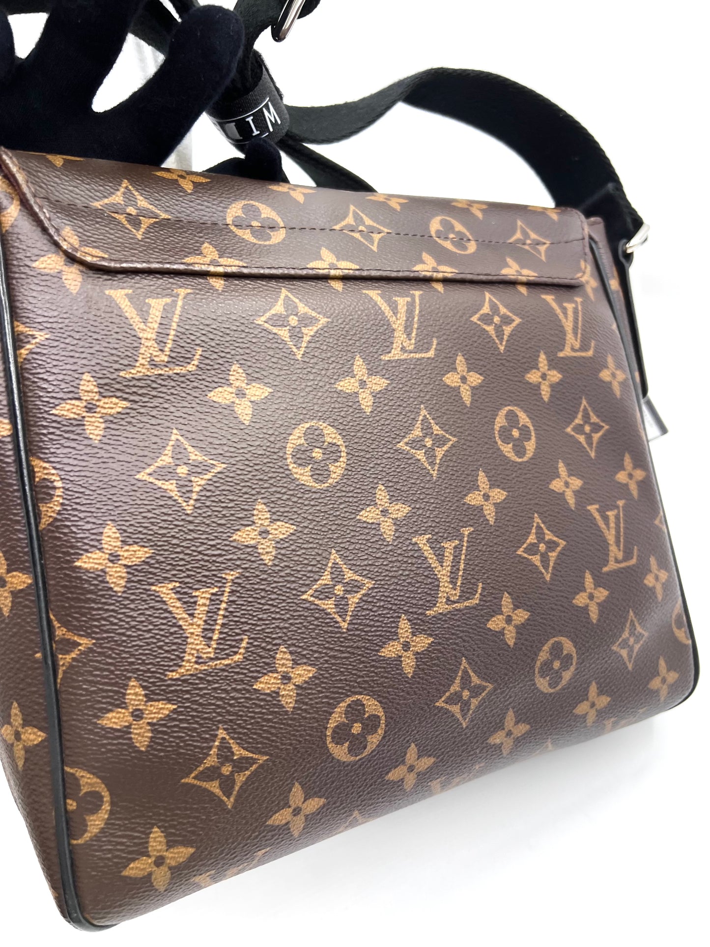 Louis Vuitton Monogram Macassar District Pm size messenger bag  (🇵🇭P62,350)