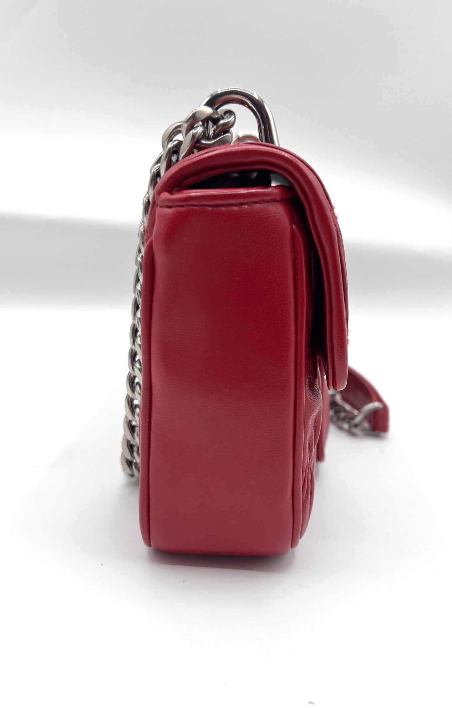 Prada Nappa Gaufre Red Flap Chain Bag  (🇵🇭P51,600)