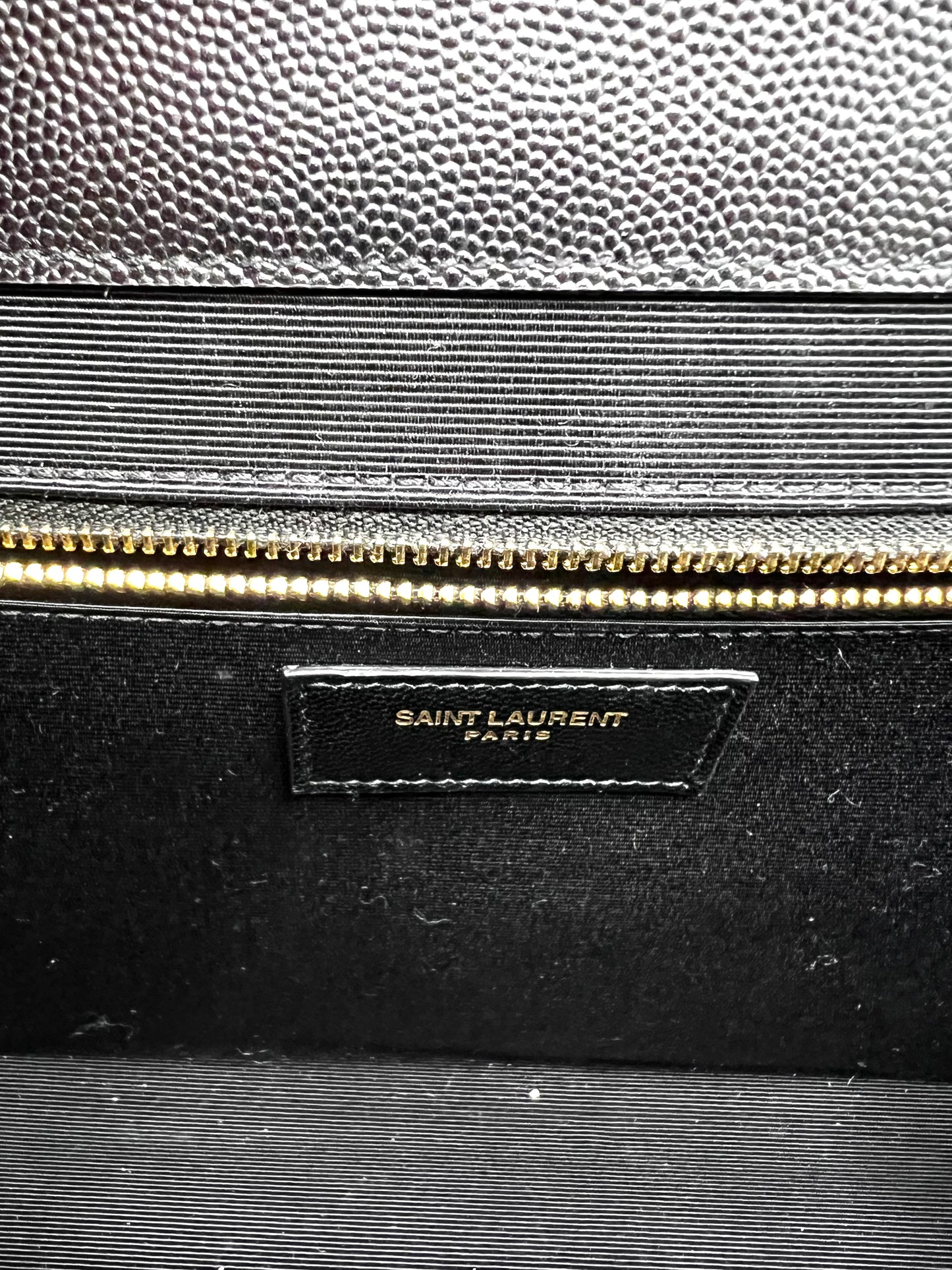 Yves Saint Laurent Chevron Large Envelope Flap Chain Shoulder Bag  (🇵🇭P94,600)