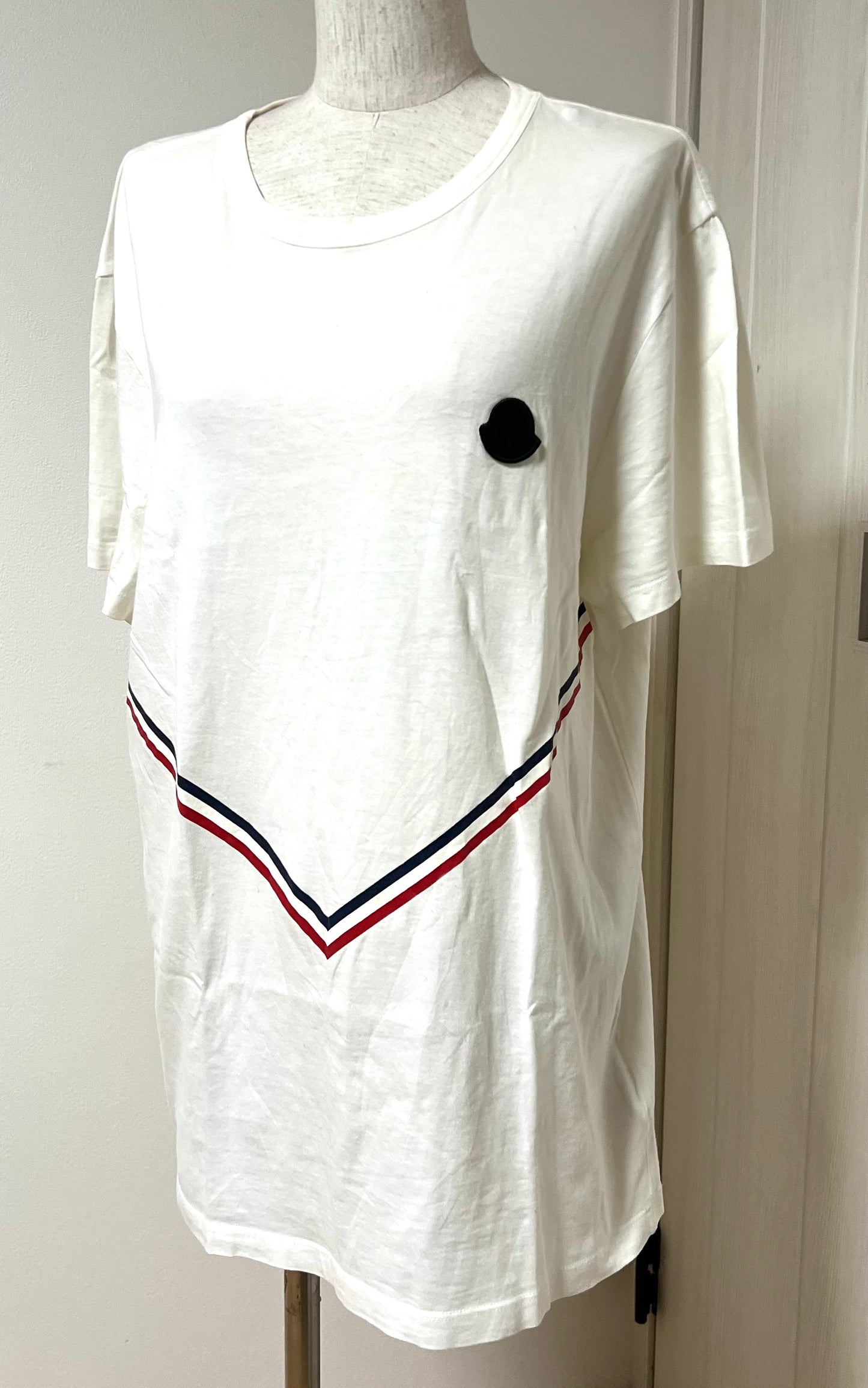 Moncler White Tshirt XL size (🇵🇭P8,170)