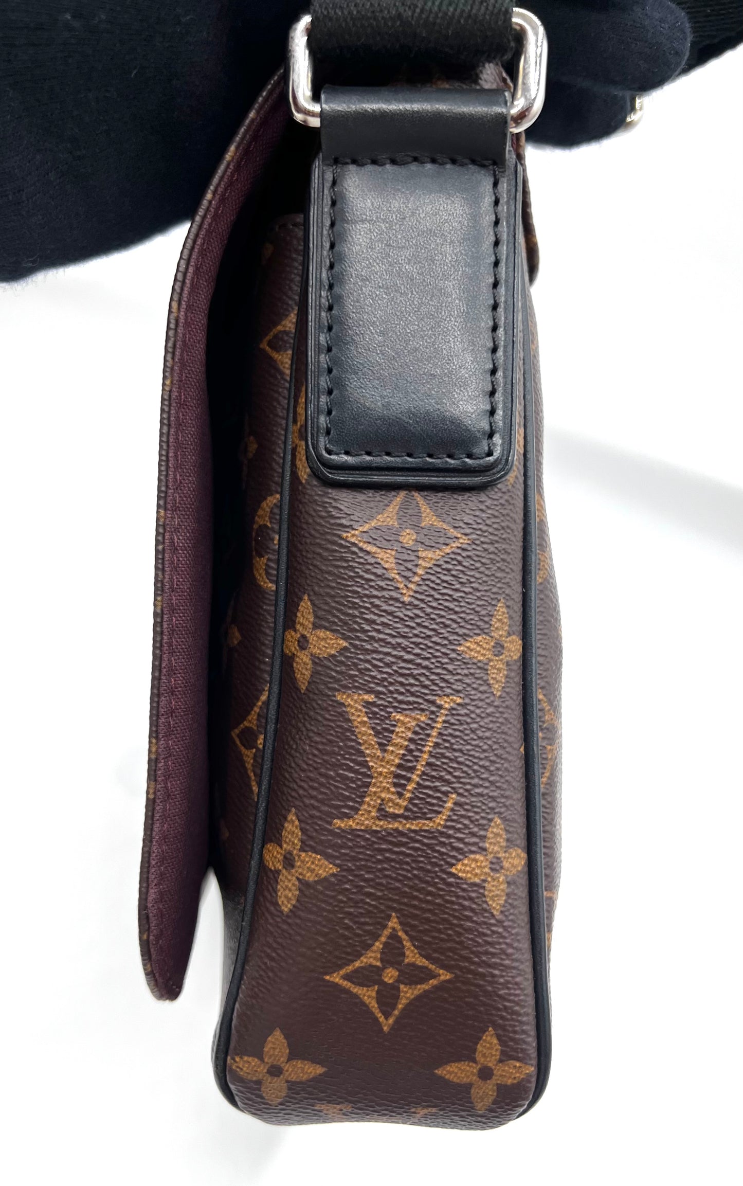 Louis Vuitton Monogram Macassar District Pm size messenger bag  (🇵🇭P62,350)