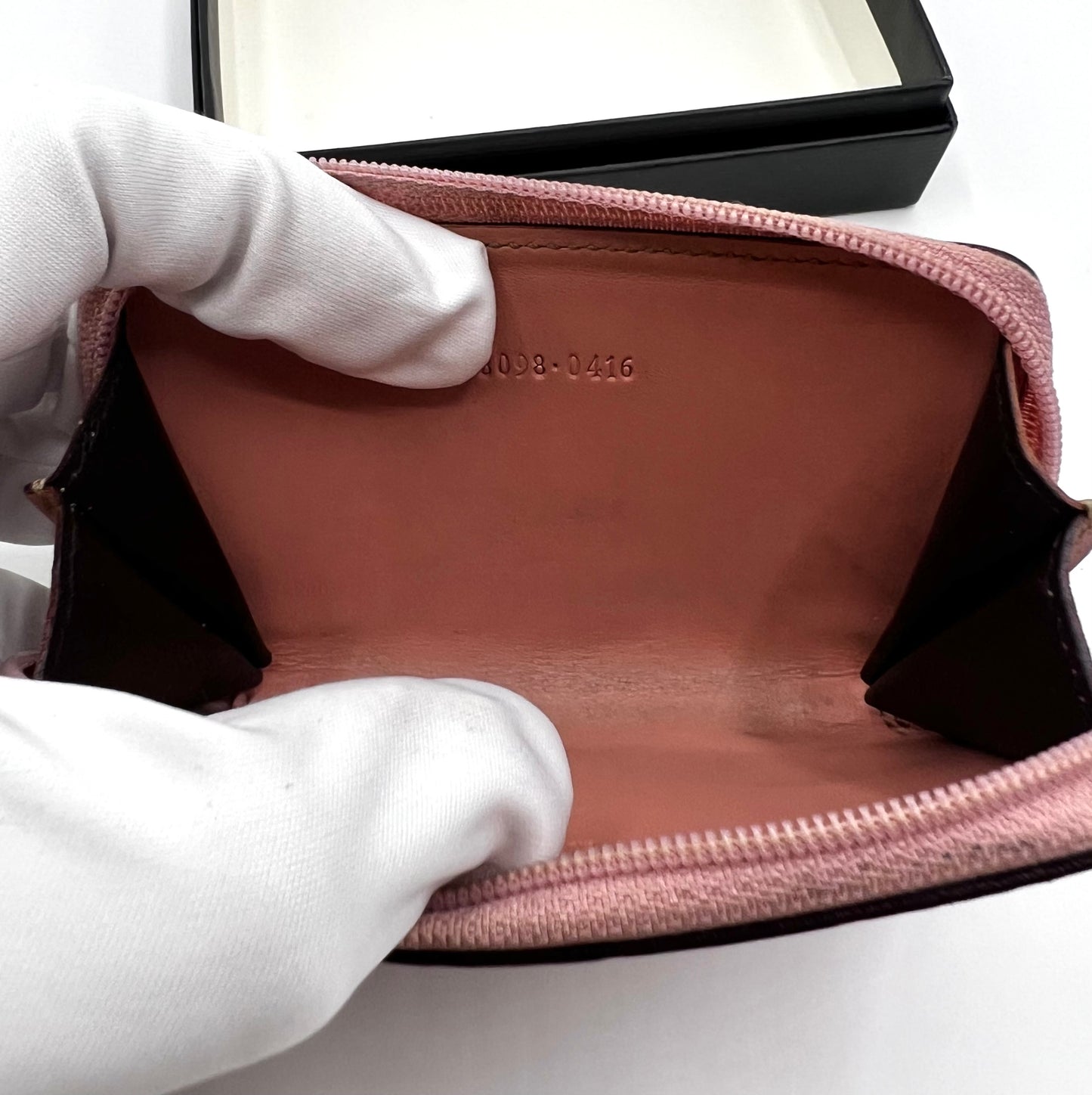 Gucci Pink Zip Around Card Case  (🇵🇭P9,890)