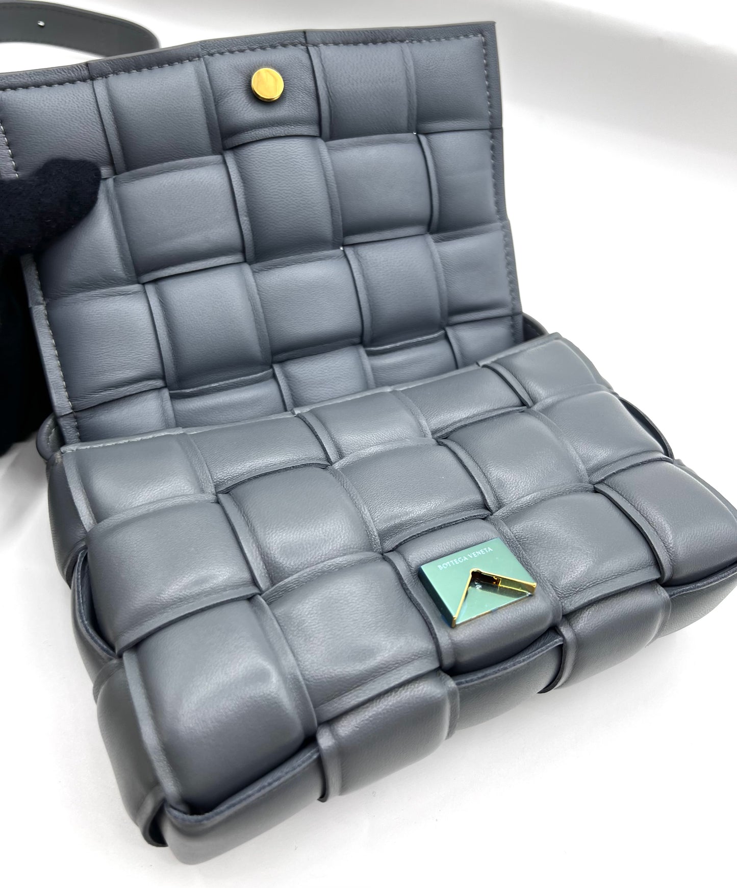 Bottega Venetta Gray Small Padded Cassette Crossbody Bag  (🇵🇭P63,640)